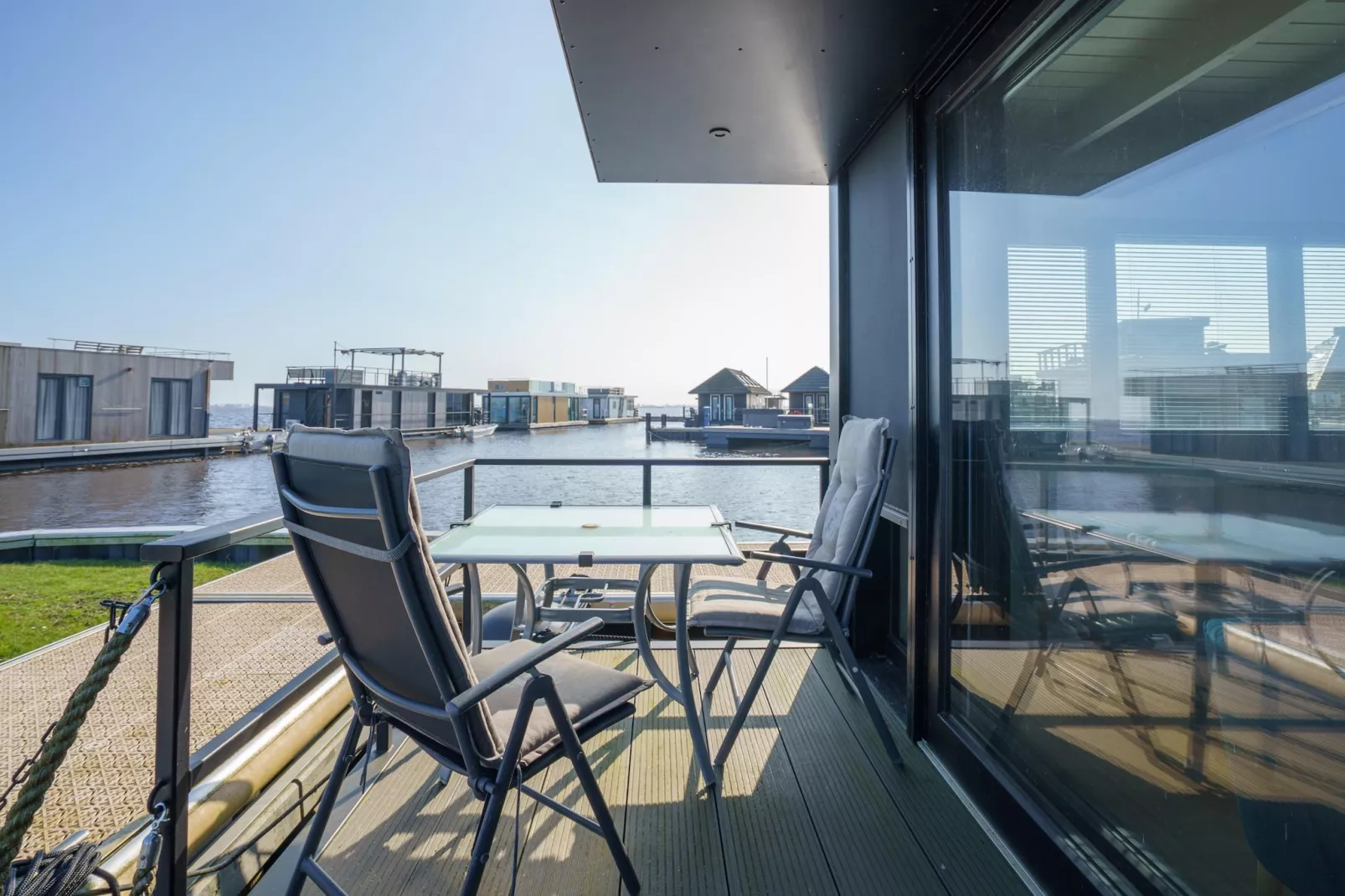 Houseboat Meerzicht - Terrasbalkon