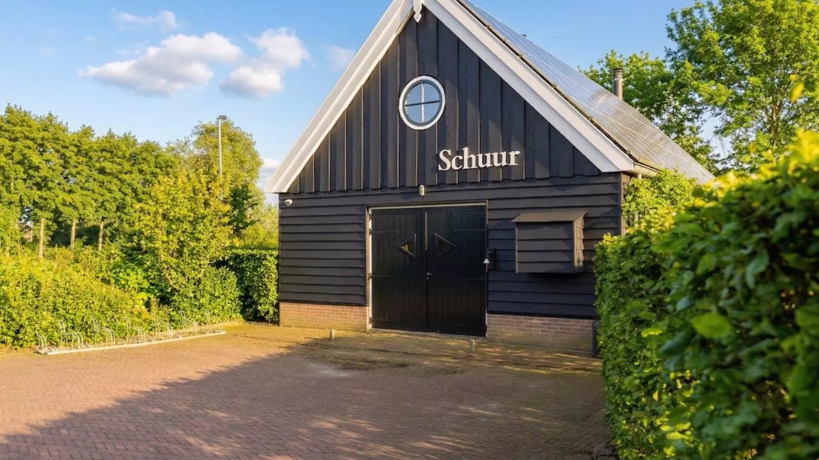 De Schuur - Buitenkant zomer