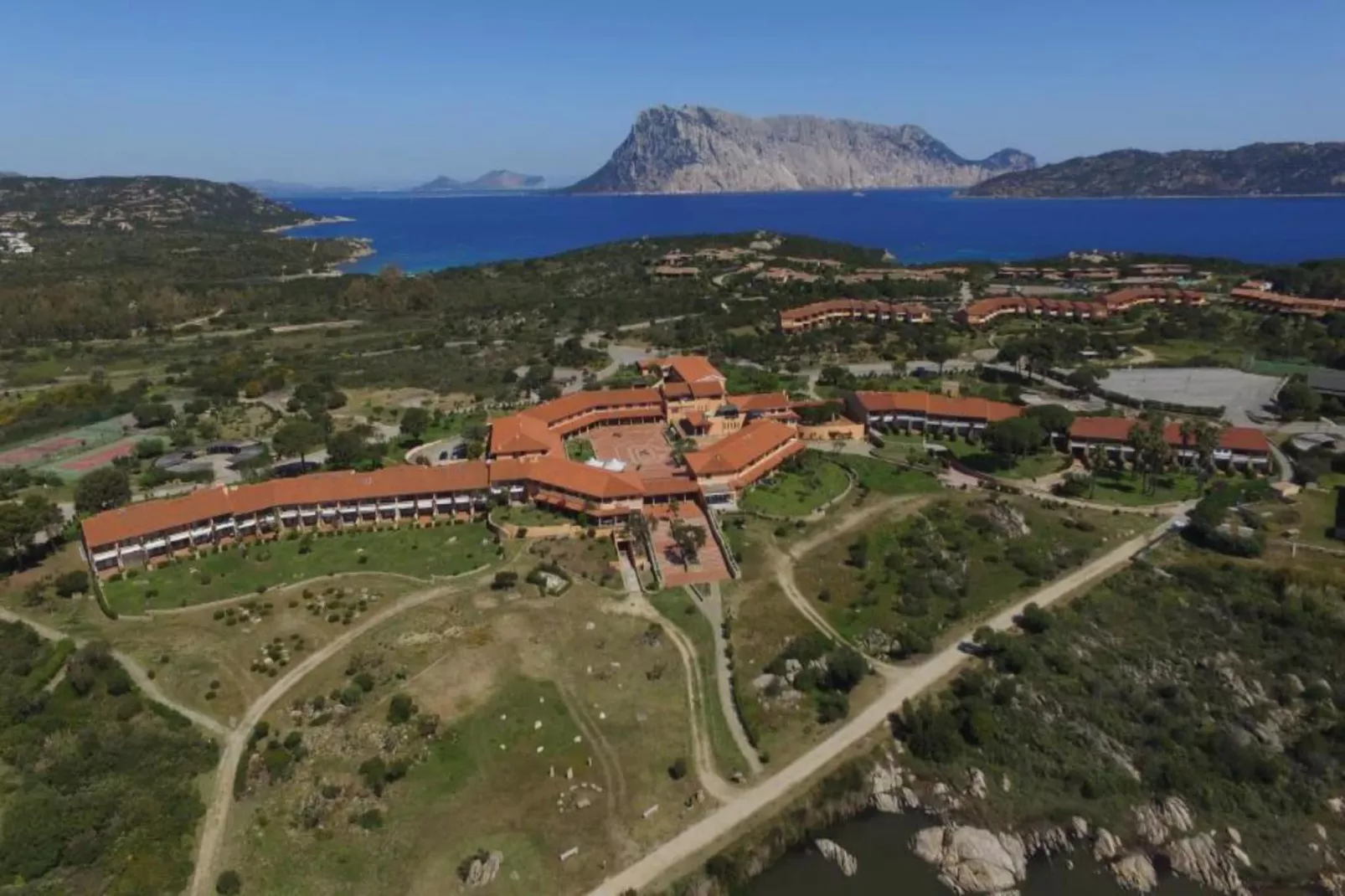 Residence Porto Coda Cavallo - APARTMENT 2 BEDROOM - Buitenkant zomer