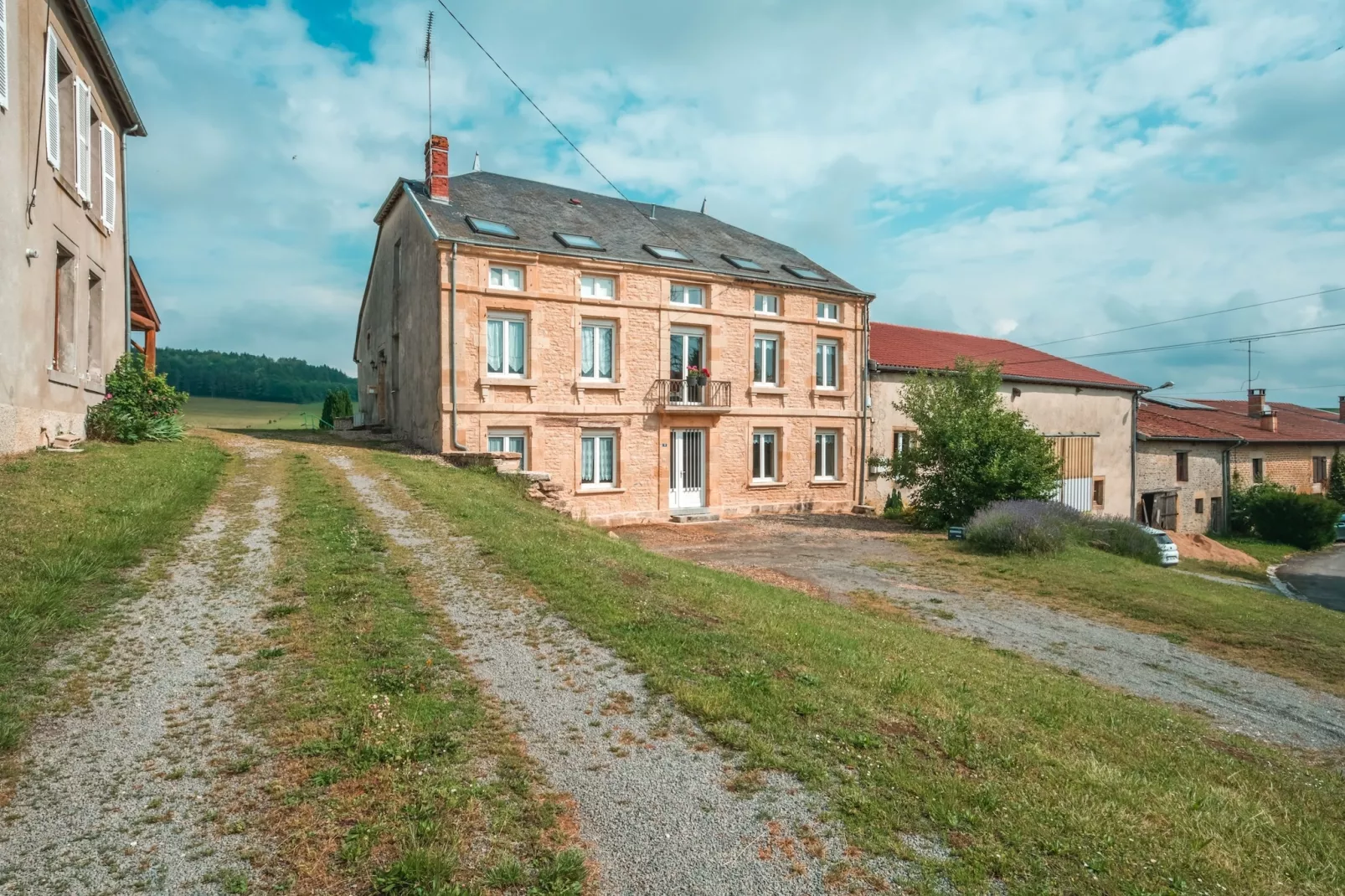 Gite Nouartais - Buitenkant zomer