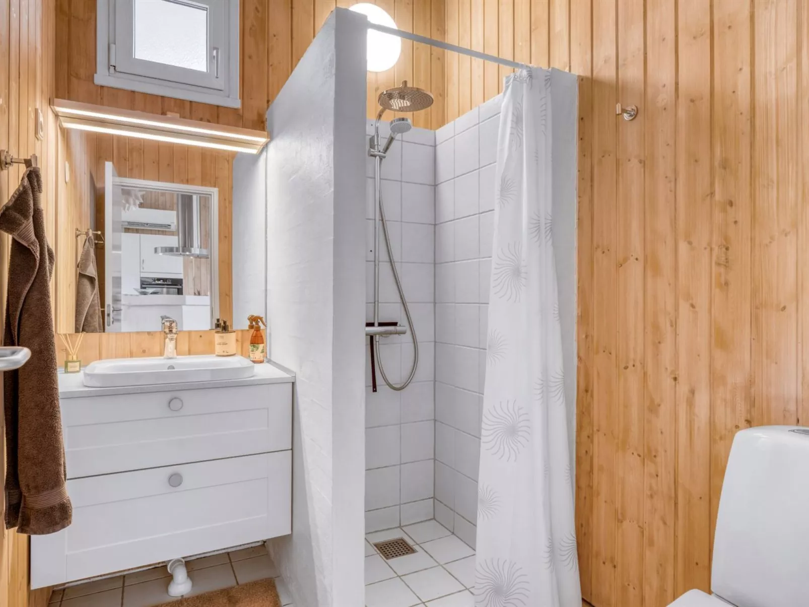 "Gunborg" - 2.5km from the sea - Binnen