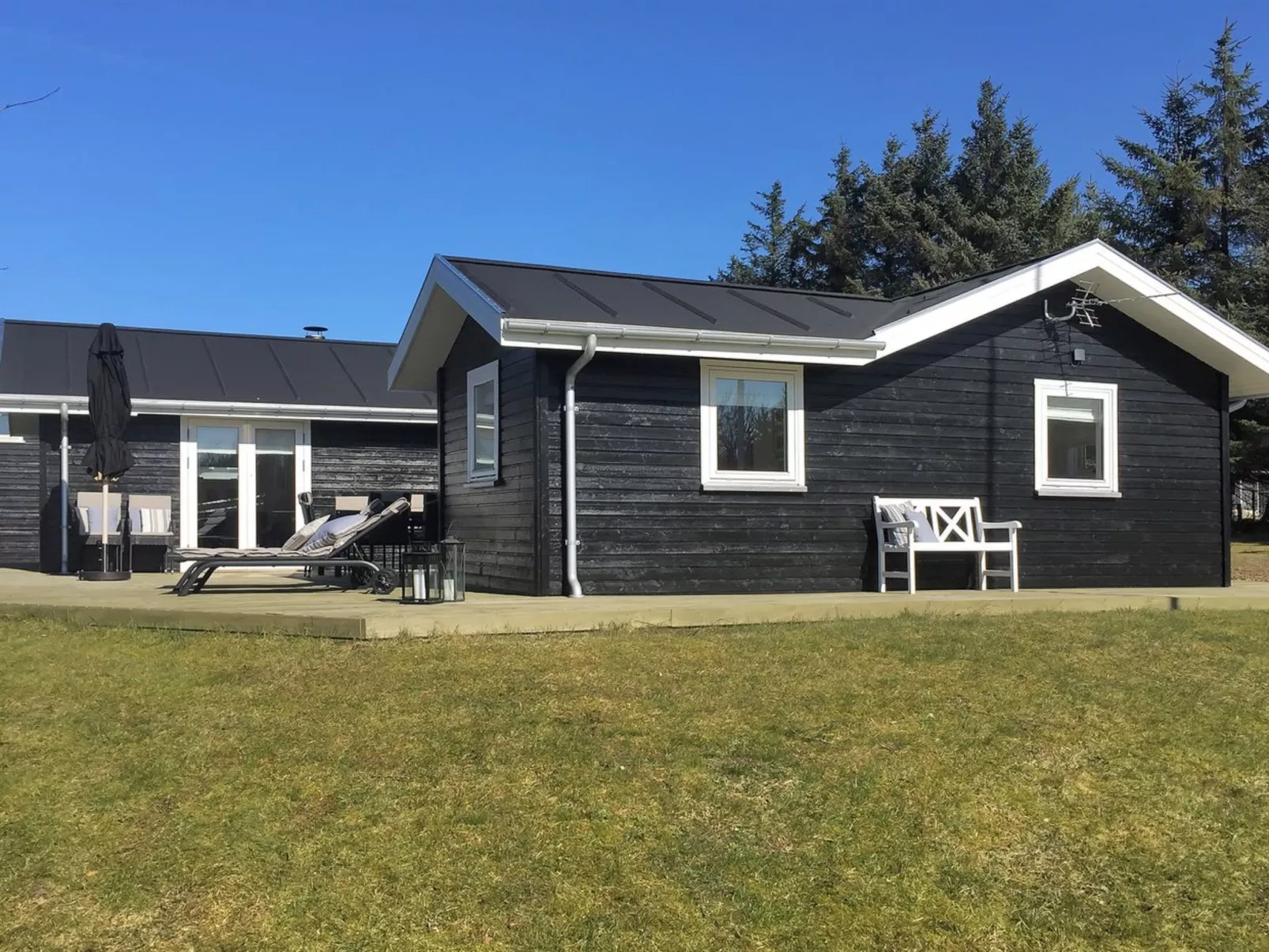 "Bylgja" - 1.7km from the sea - Buiten