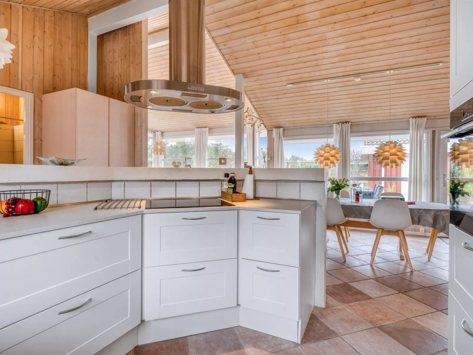 "Gunborg" - 2.5km from the sea - Binnen