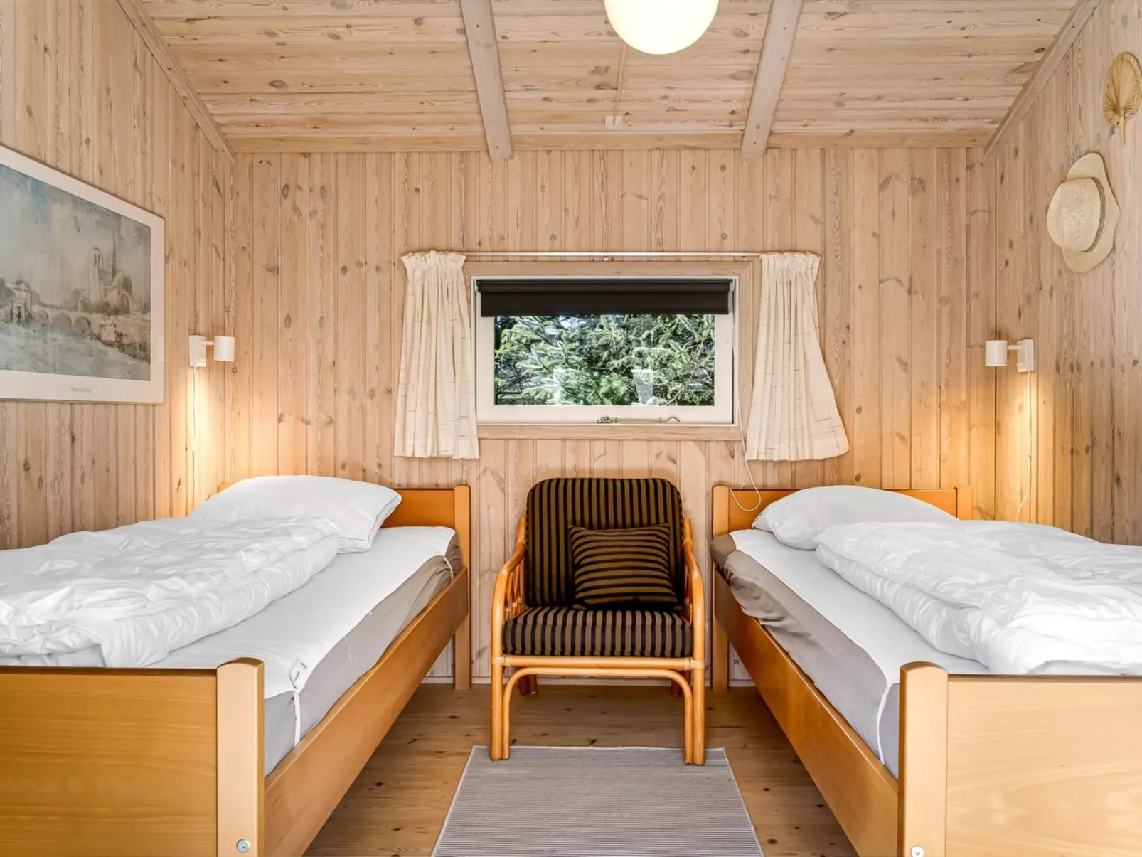 "Akka" - 2km from the sea - Binnen