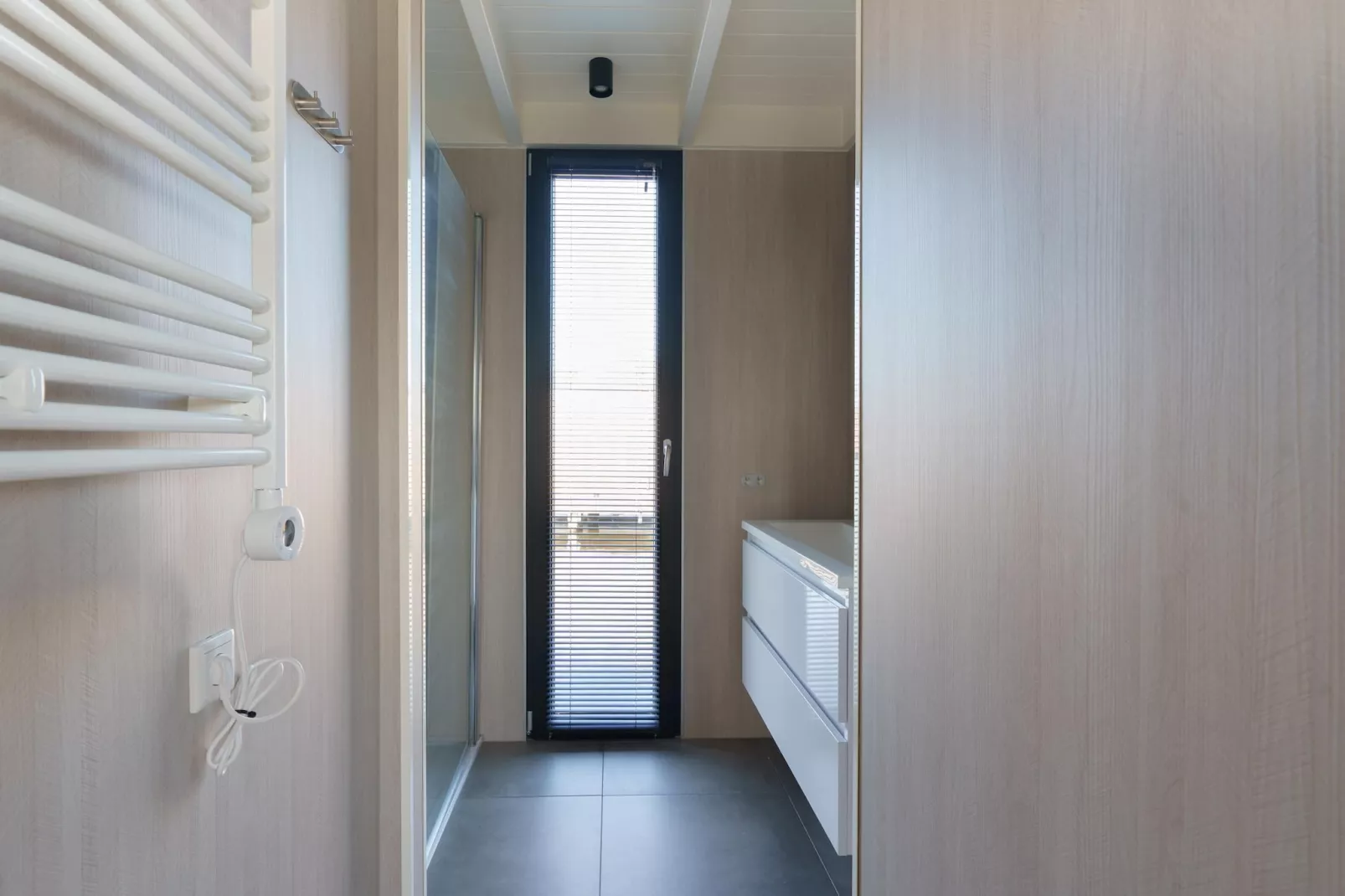 Houseboat Meerzicht - Badkamer