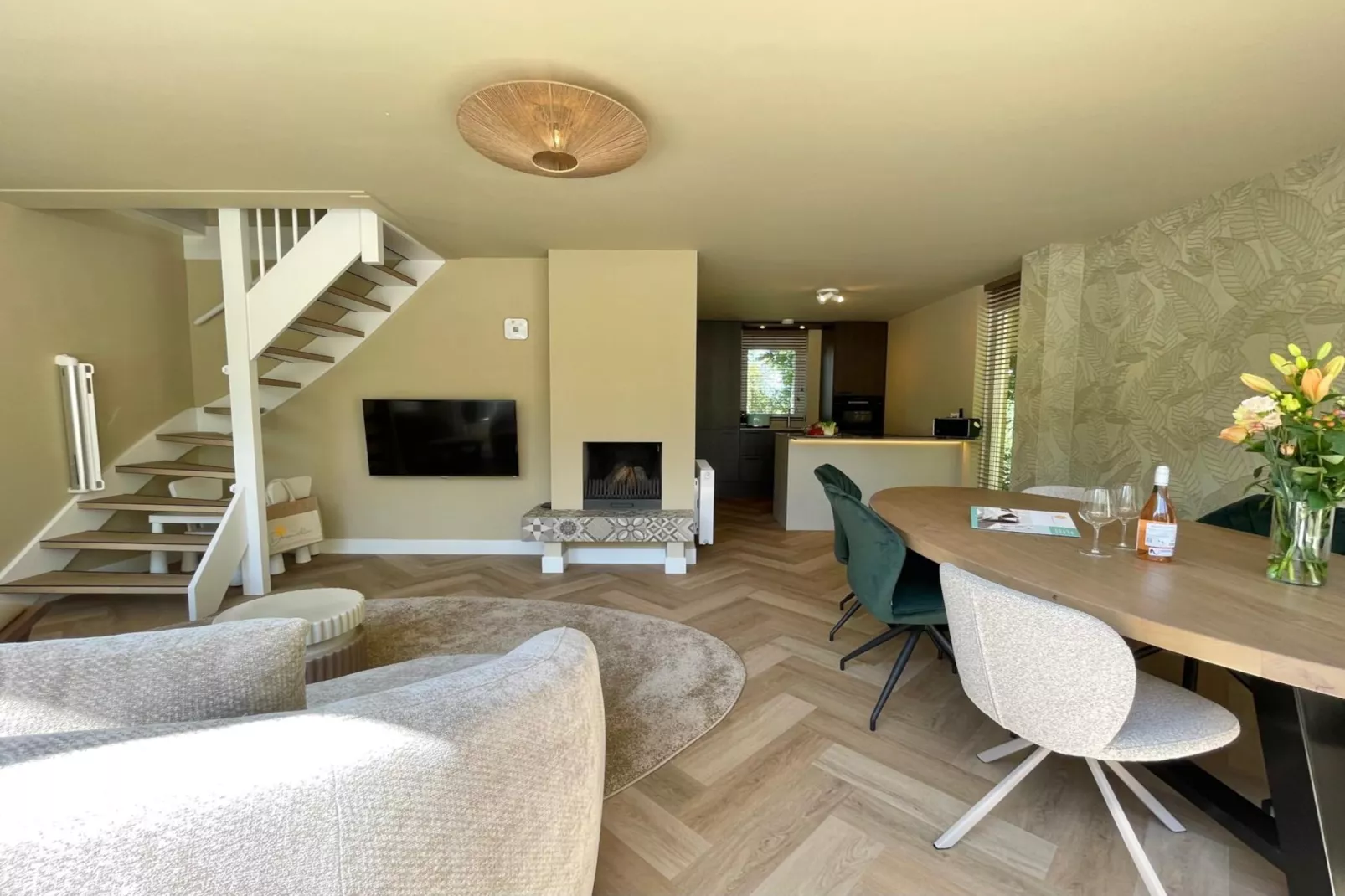 Zon in de duinen - 33 - Eetkamer