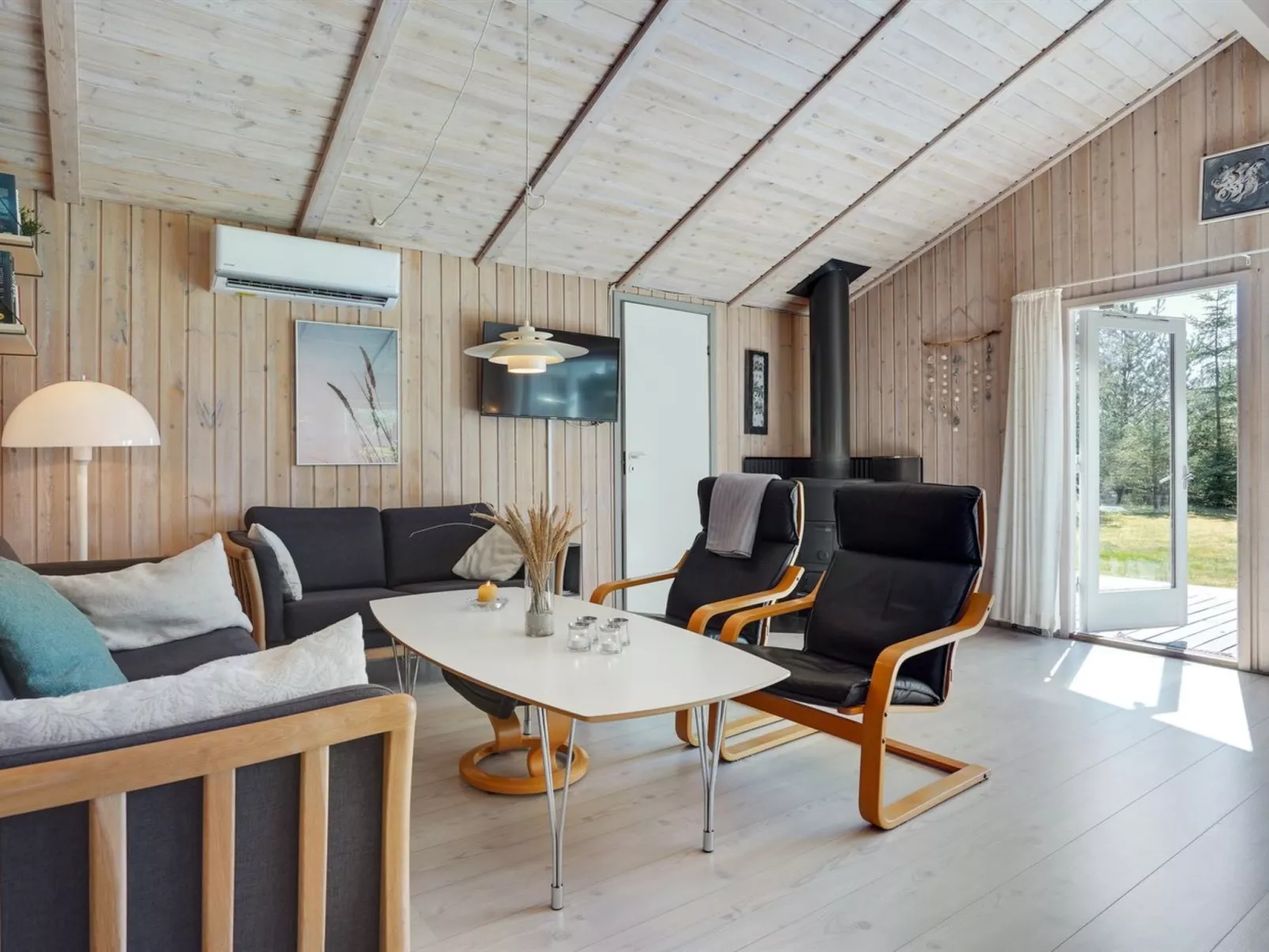 "Akka" - 2km from the sea - Binnen