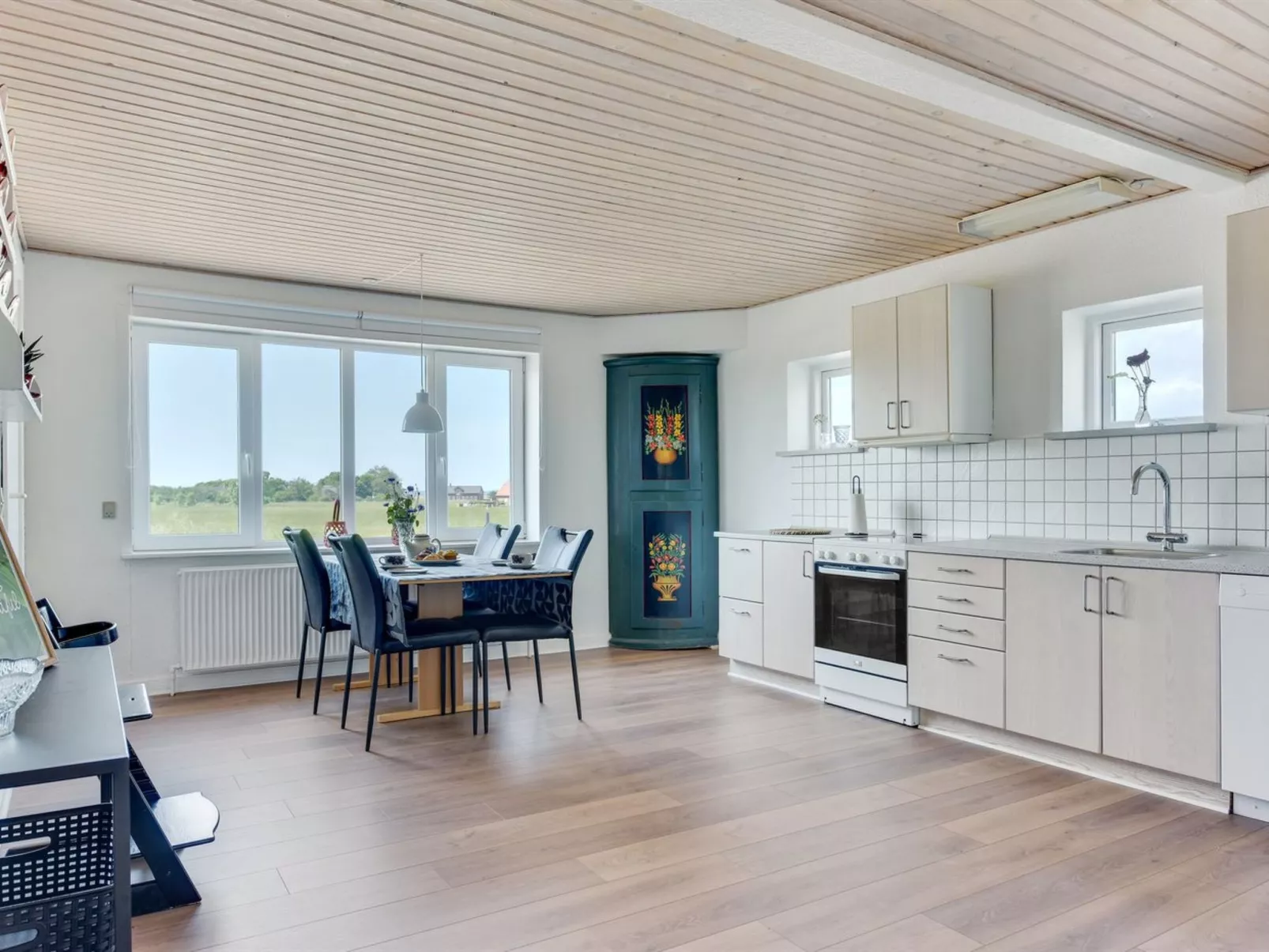 "Iina" - 13km from the sea - Binnen