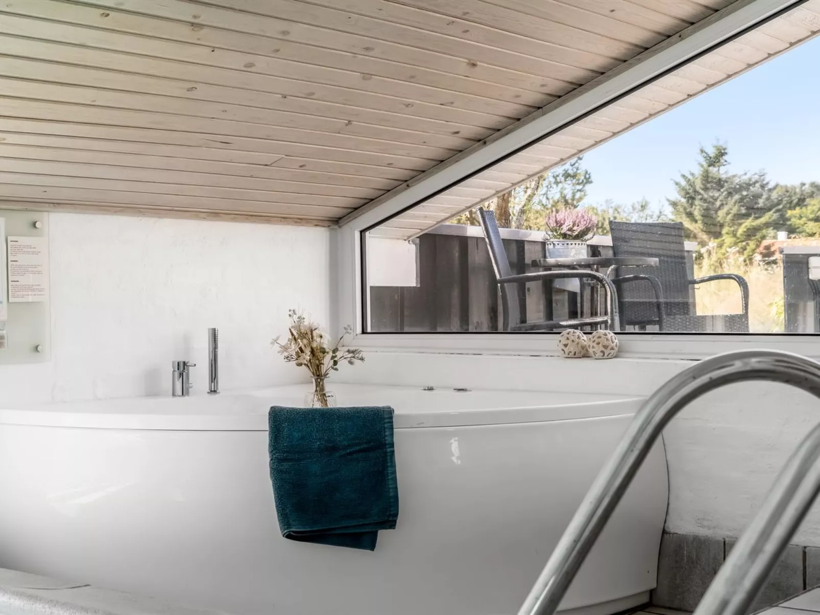 "Greta" - 2.5km from the sea - Binnen