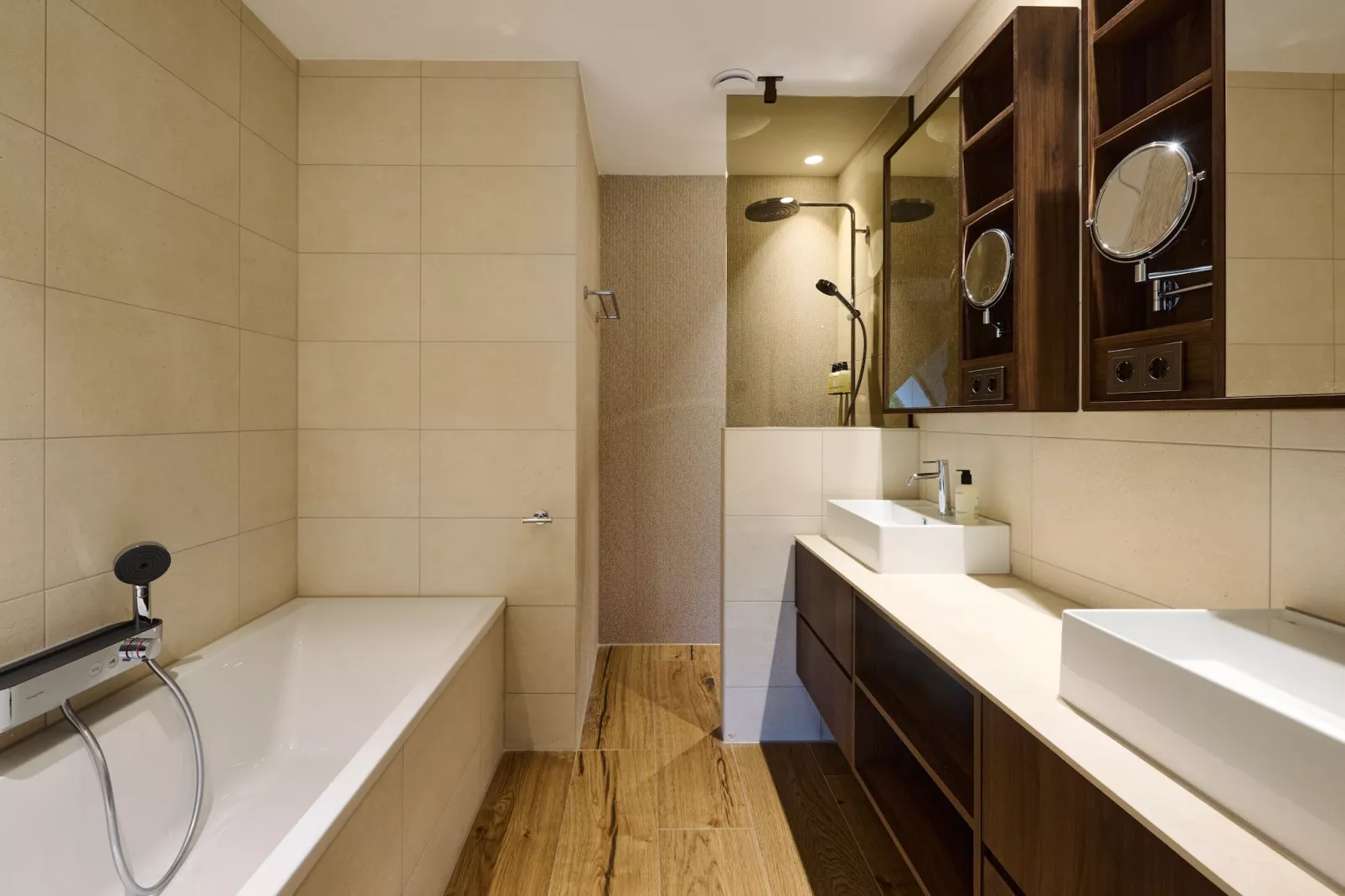 Droomsuites Texel - 8 person apartement - Badkamer