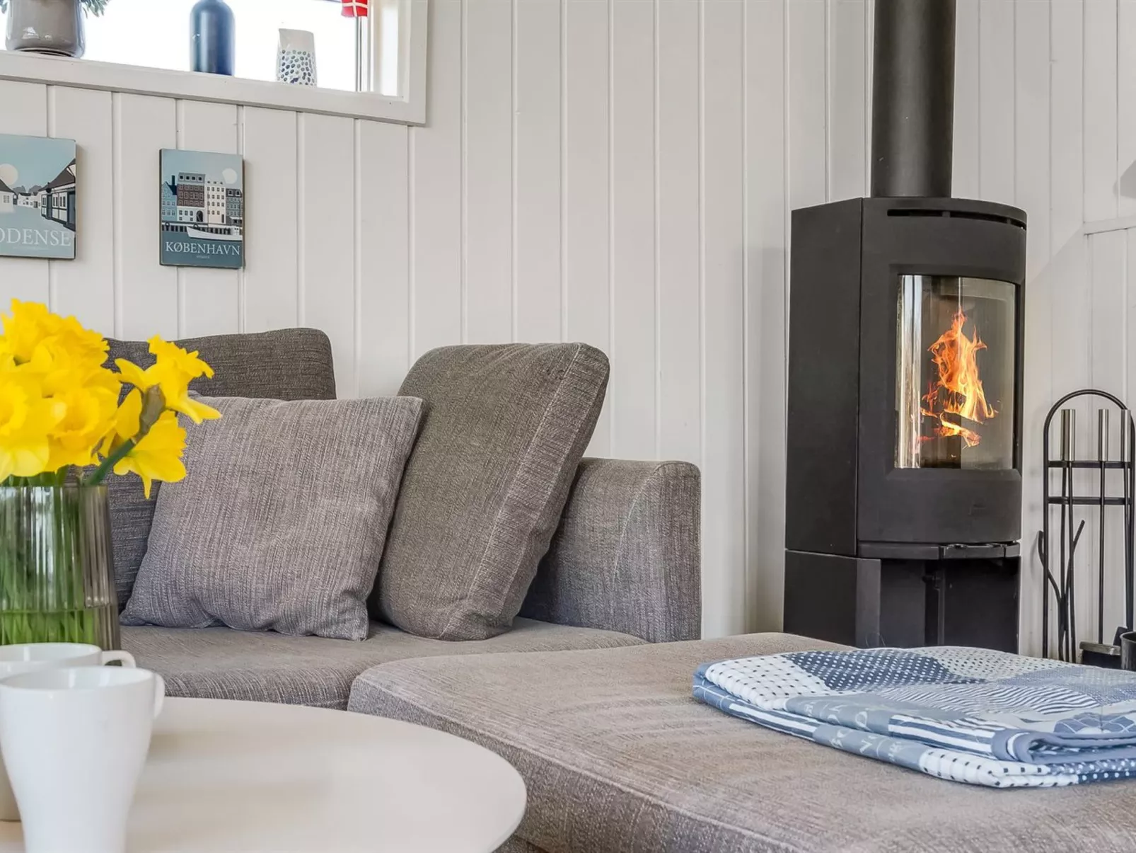 "Bylgja" - 1.7km from the sea - Binnen