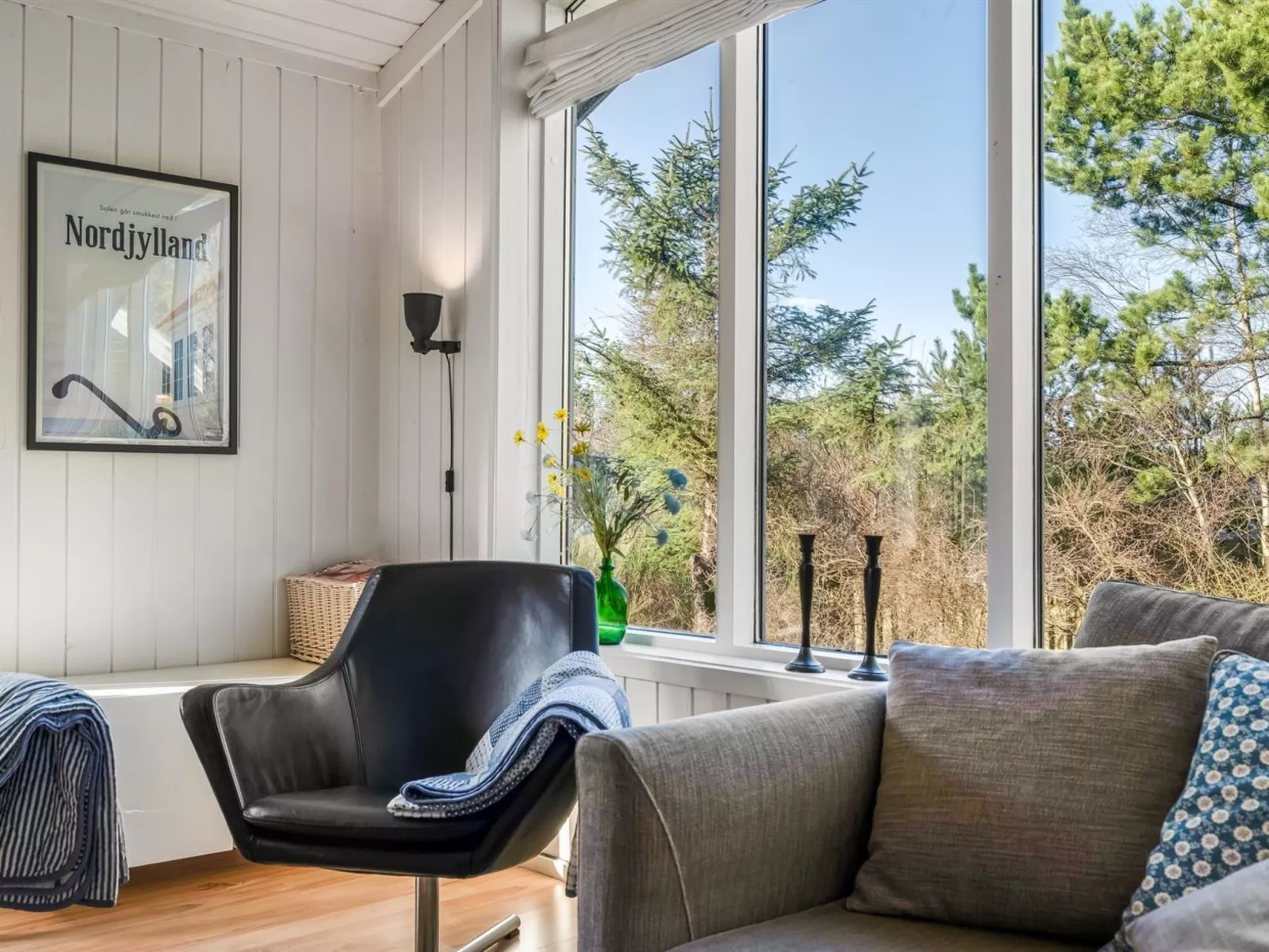 "Bylgja" - 1.7km from the sea - Binnen