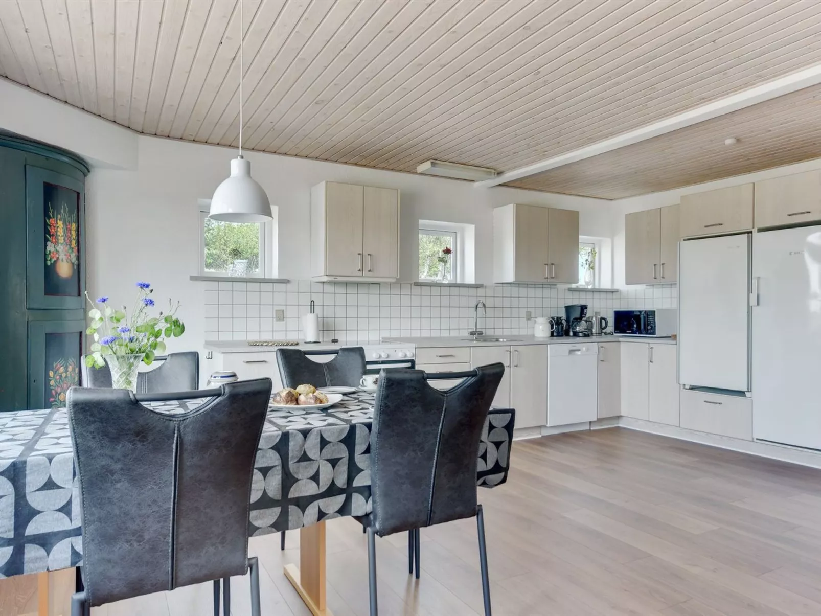 "Iina" - 13km from the sea - Binnen