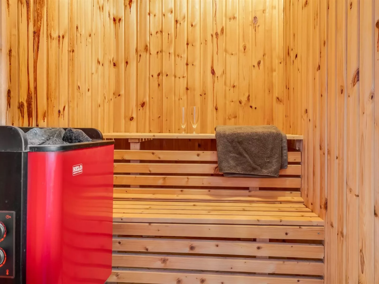 "Bylgja" - 1.7km from the sea - Binnen