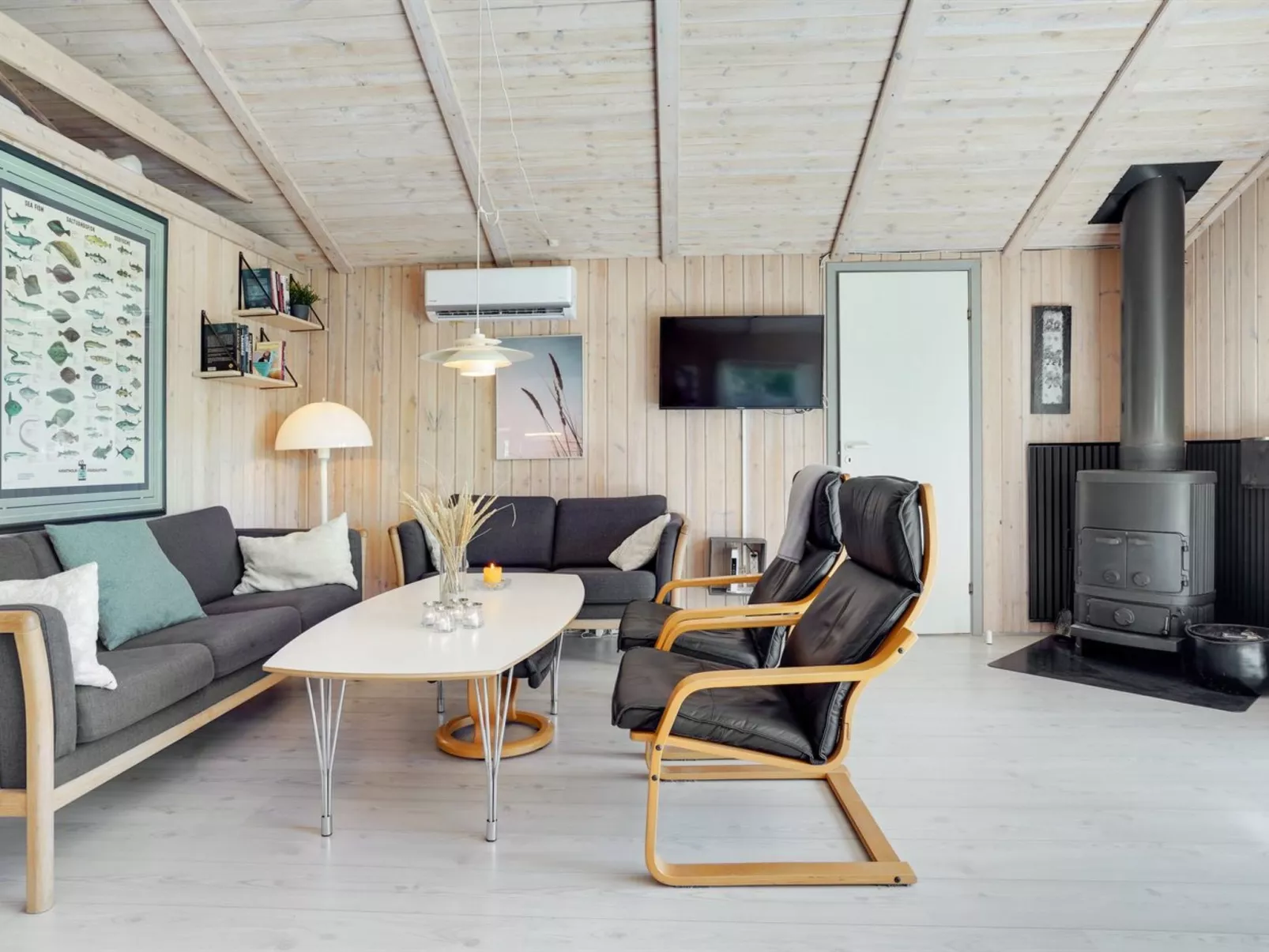 "Akka" - 2km from the sea - Binnen