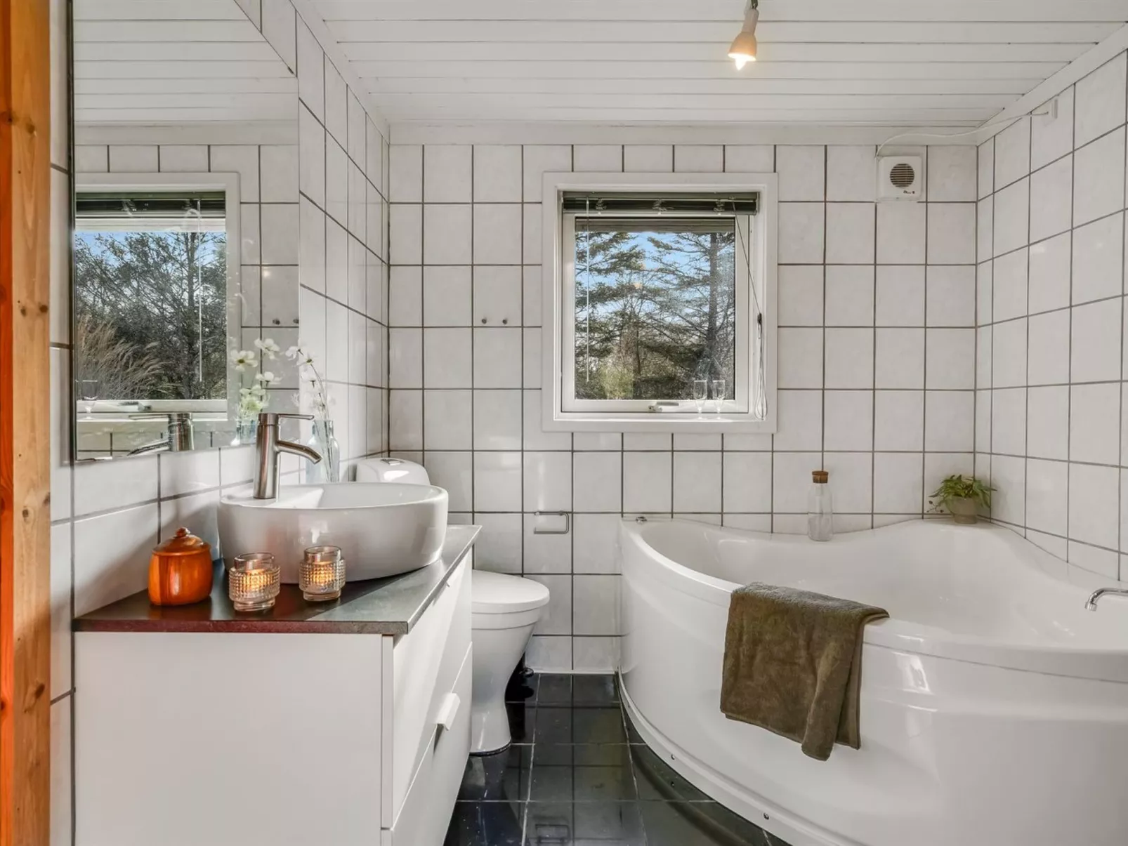 "Bylgja" - 1.7km from the sea - Binnen