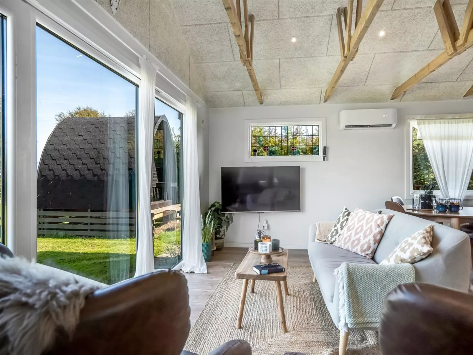 "Kanerva" - 100m to the fjord - Binnen