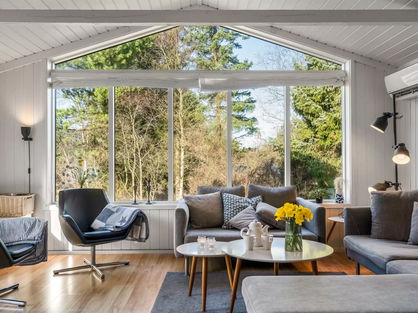 "Bylgja" - 1.7km from the sea - Binnen