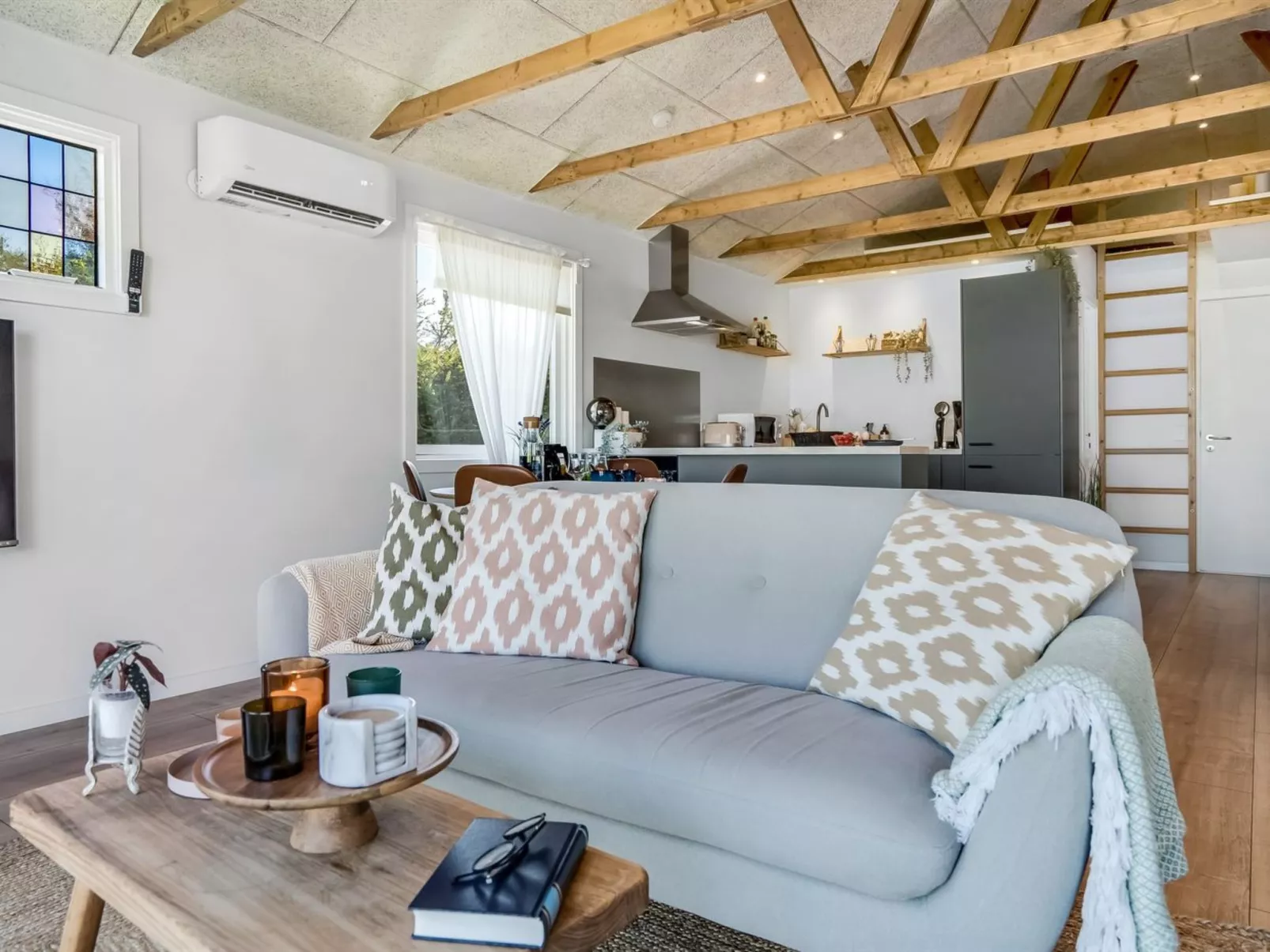 "Kanerva" - 100m to the fjord - Binnen