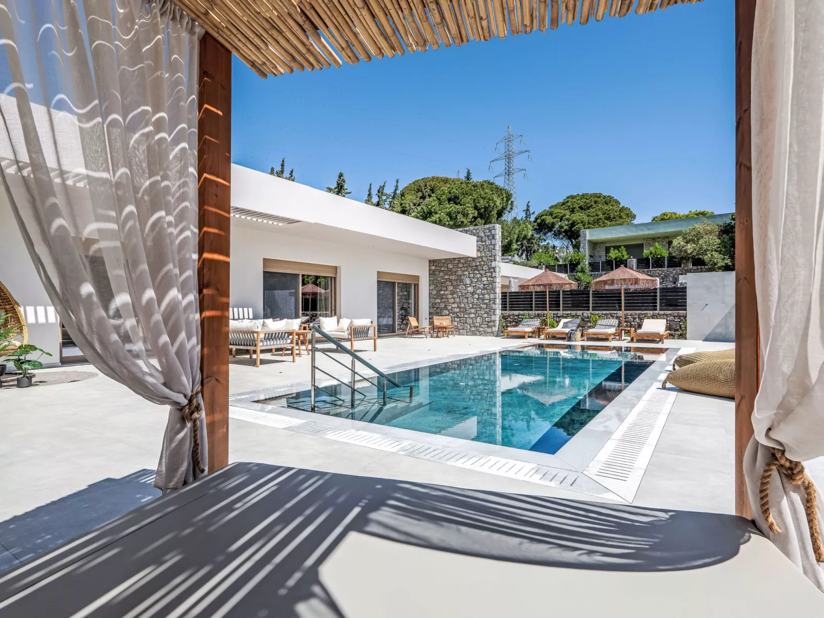 Ruby Paradise - Buiten