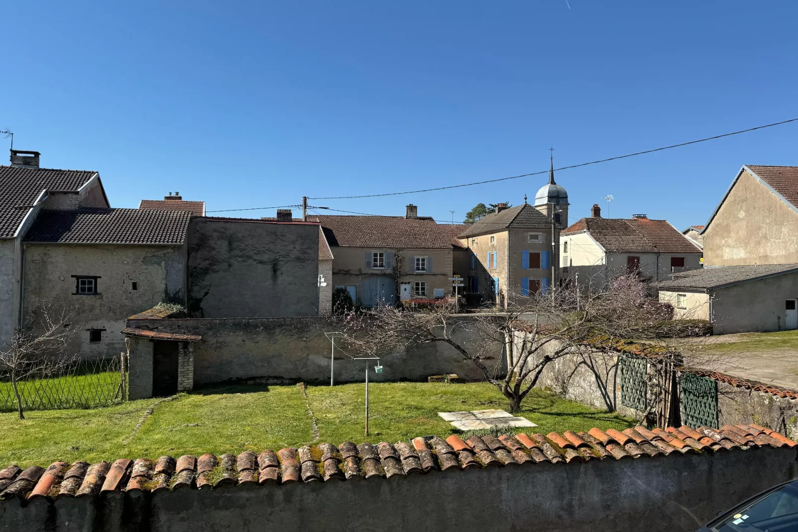 Maison de charme - Uitzicht zomer