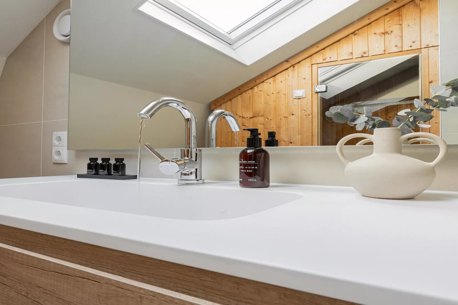 Zicht op de Molen - Badkamer