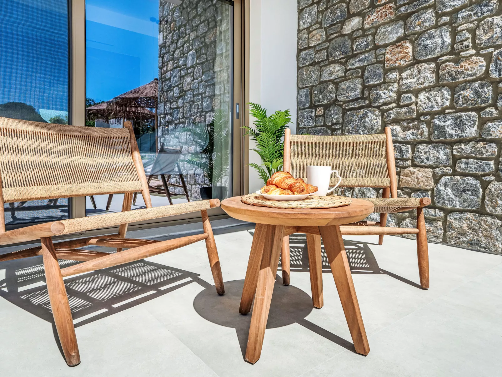 Ruby Paradise - Buiten