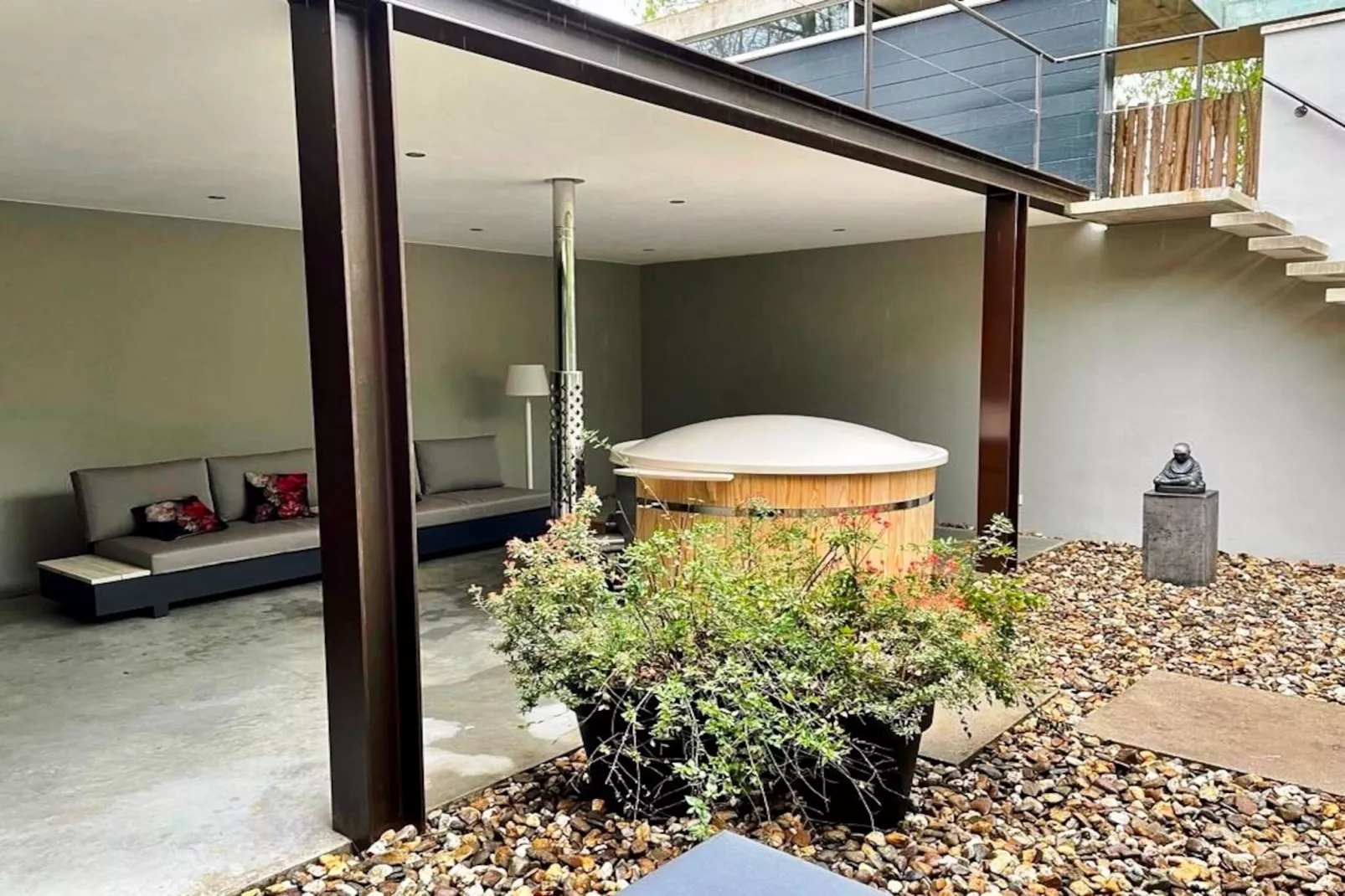 Betonnen Boshuis - Faciliteiten