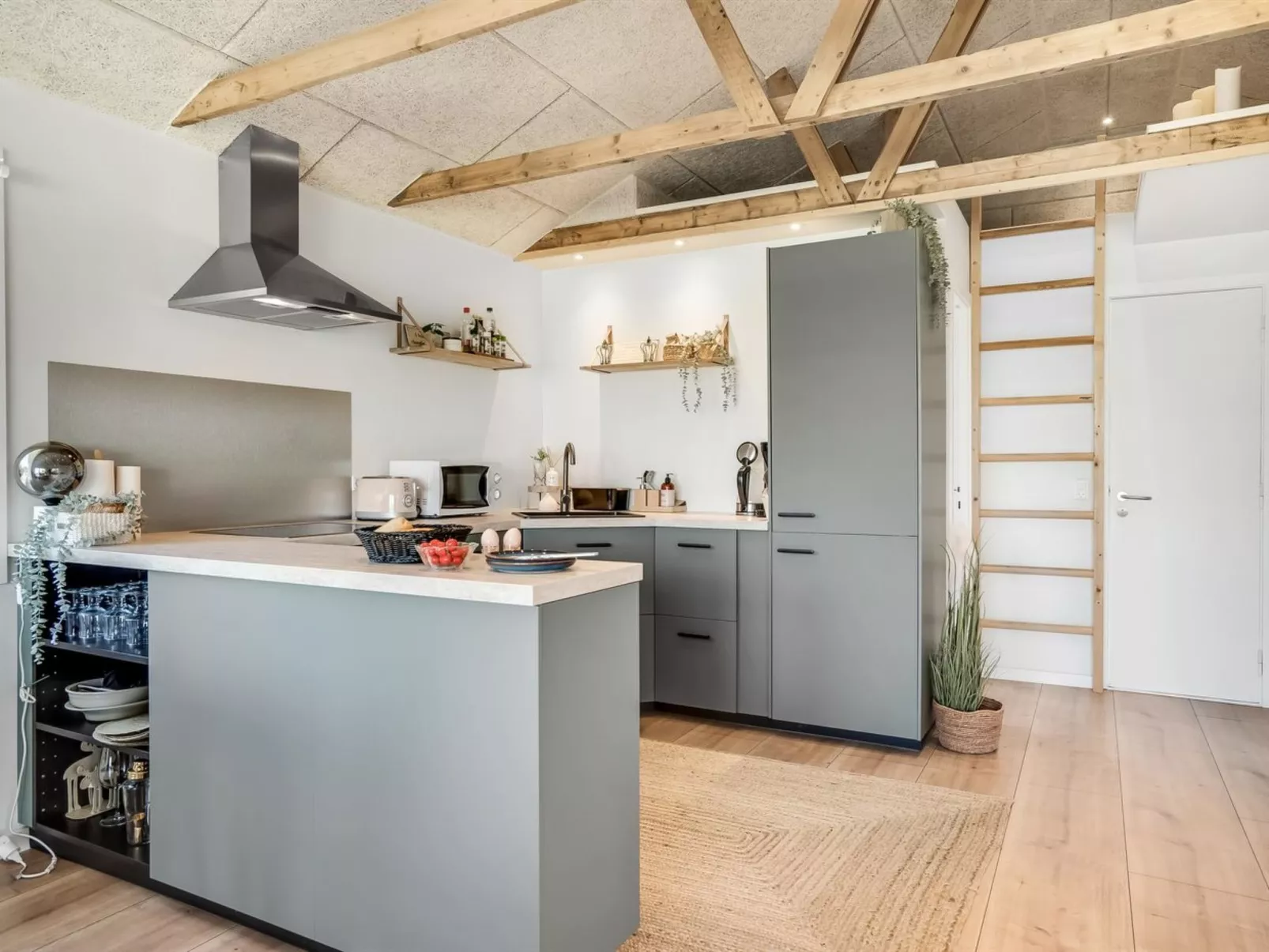 "Kanerva" - 100m to the fjord - Binnen