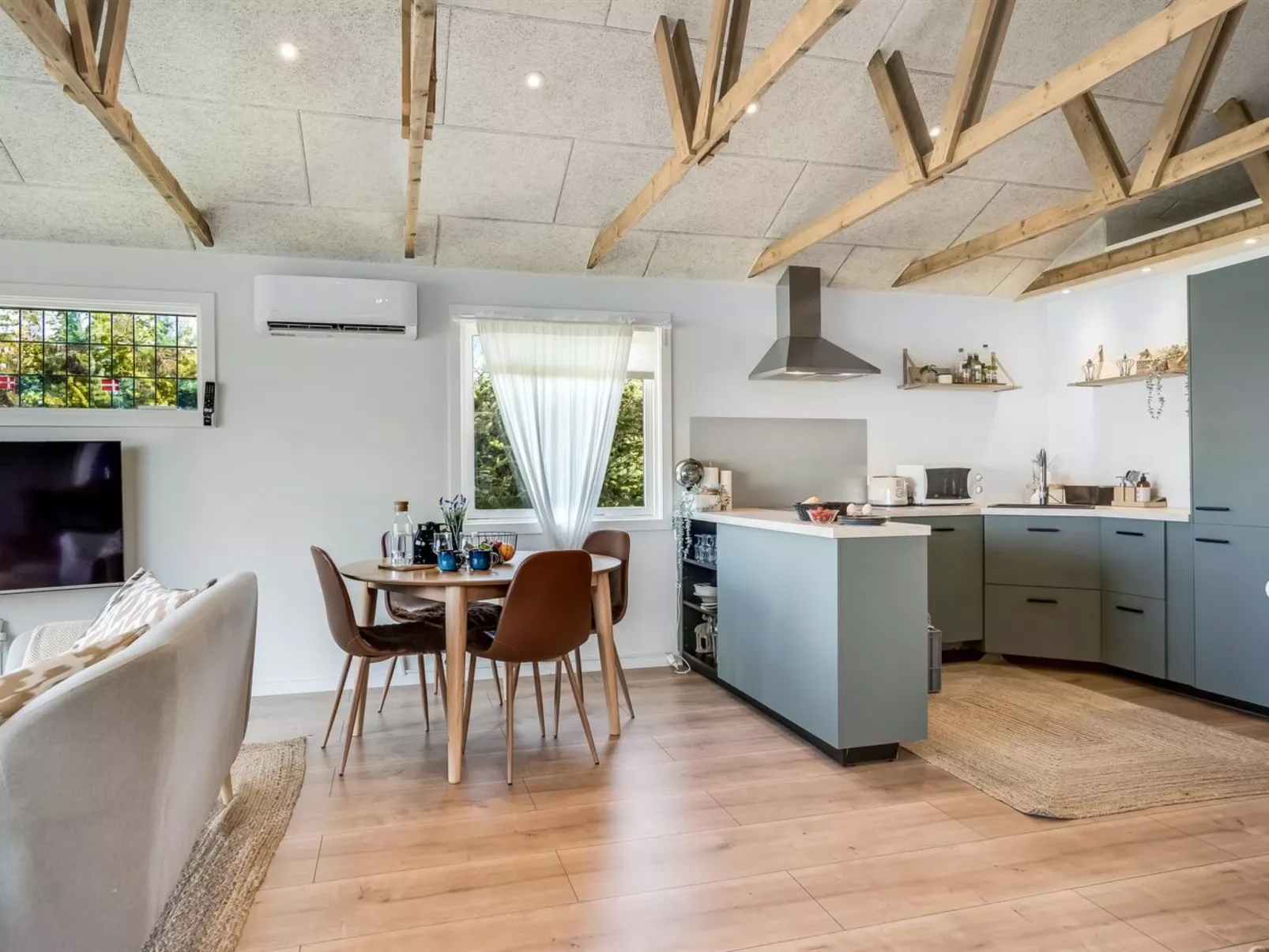 "Kanerva" - 100m to the fjord - Binnen