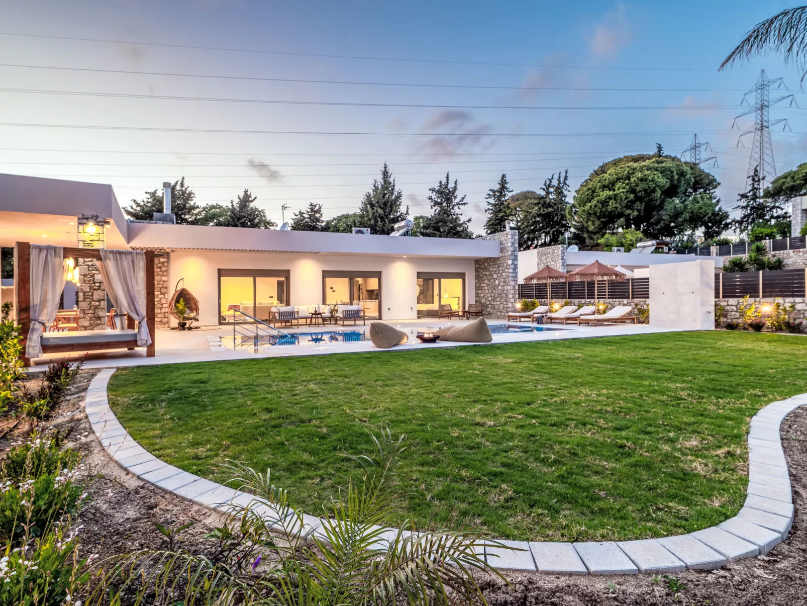 Ruby Paradise - Buiten