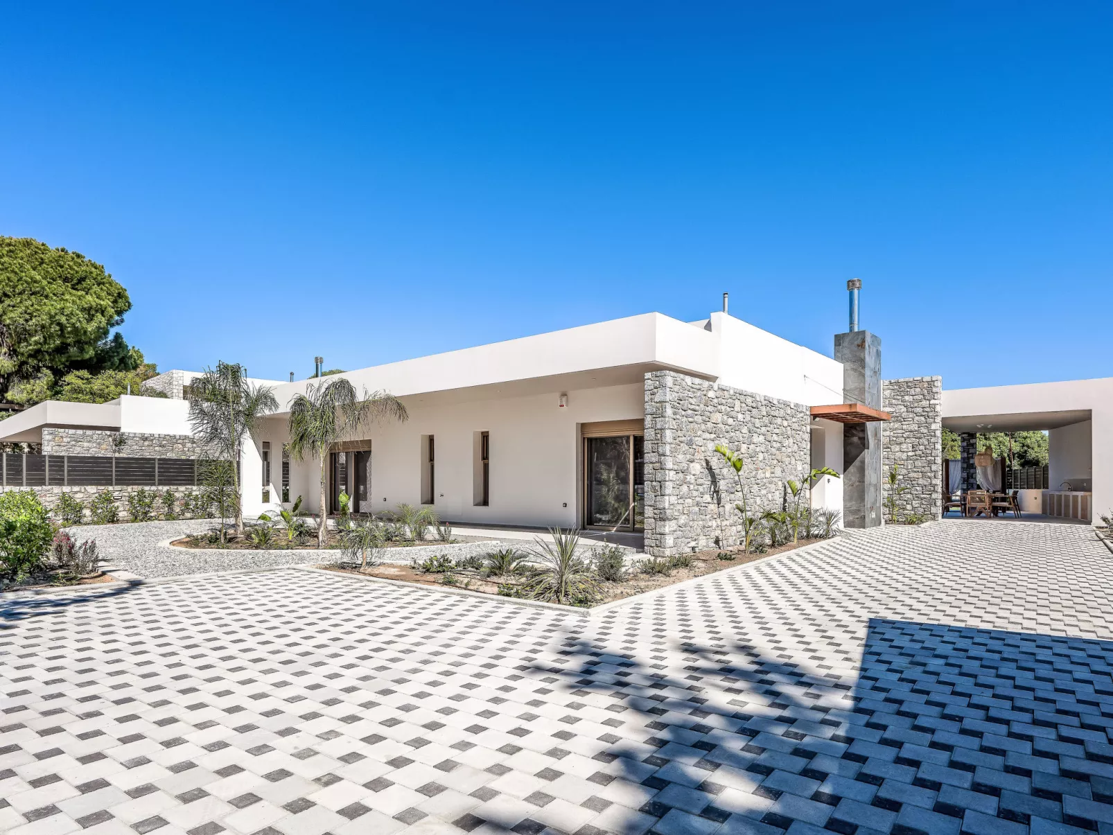 Ruby Paradise - Buiten