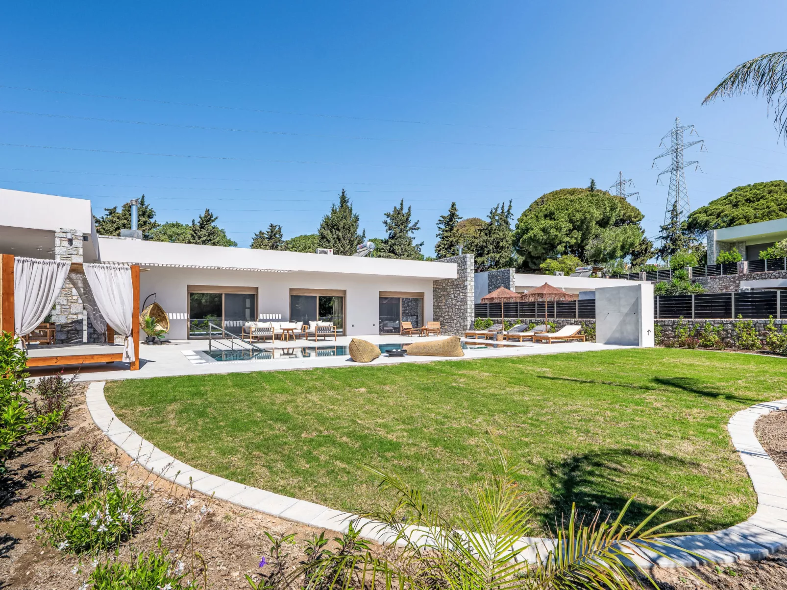 Ruby Paradise - Buiten