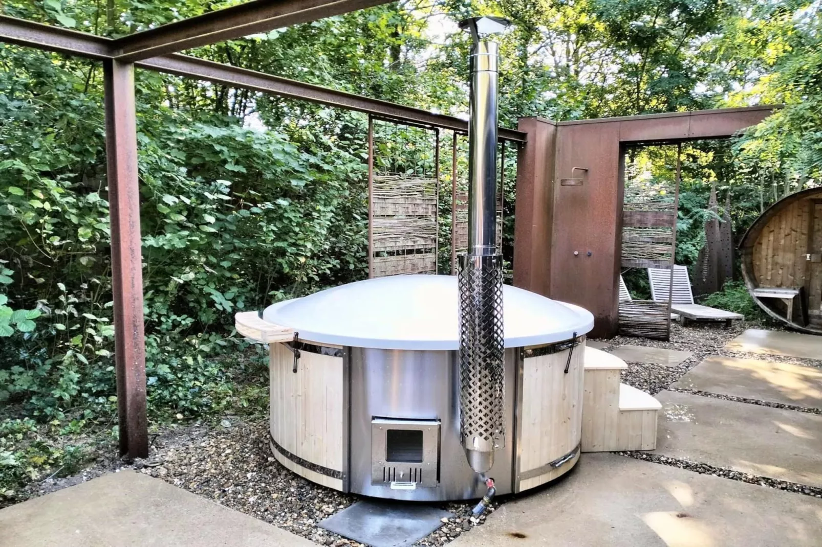 Stalen Boshuis - Faciliteiten