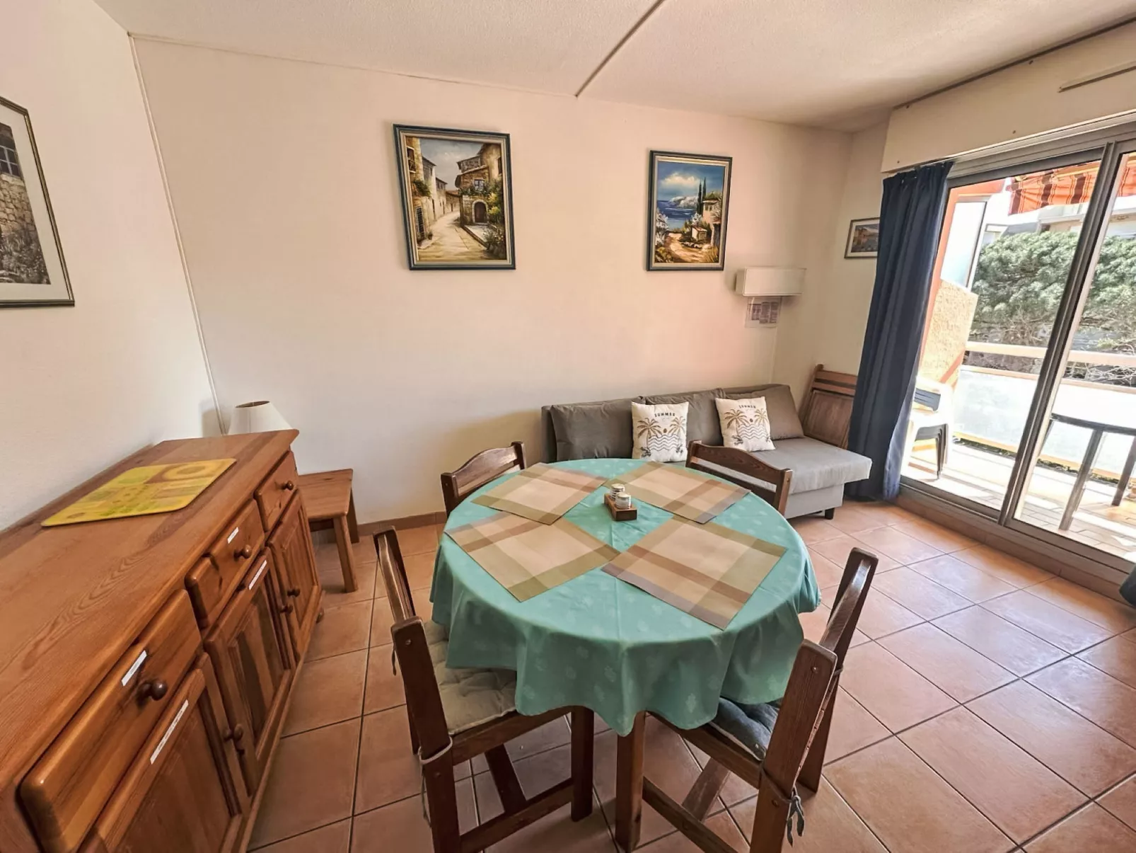 L'Amirauté - Binnen