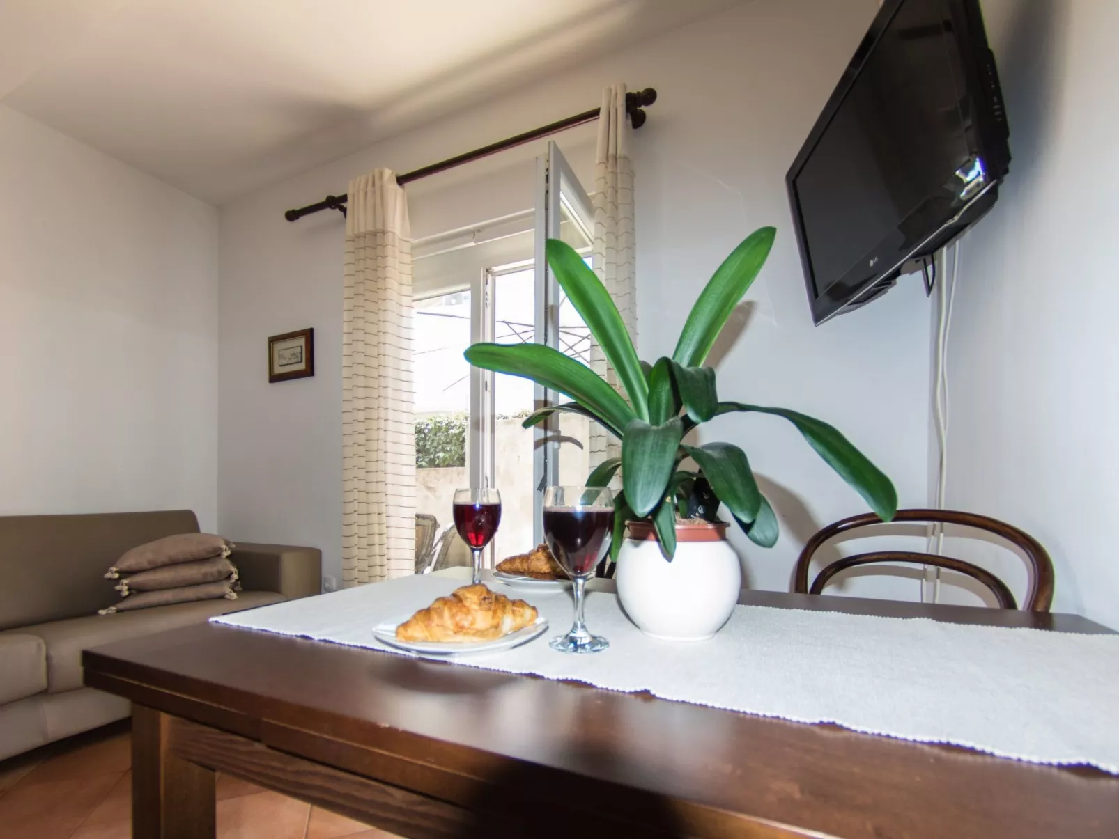 Modernes Apartment mit großer Terrasse und Grillmöglichkeit