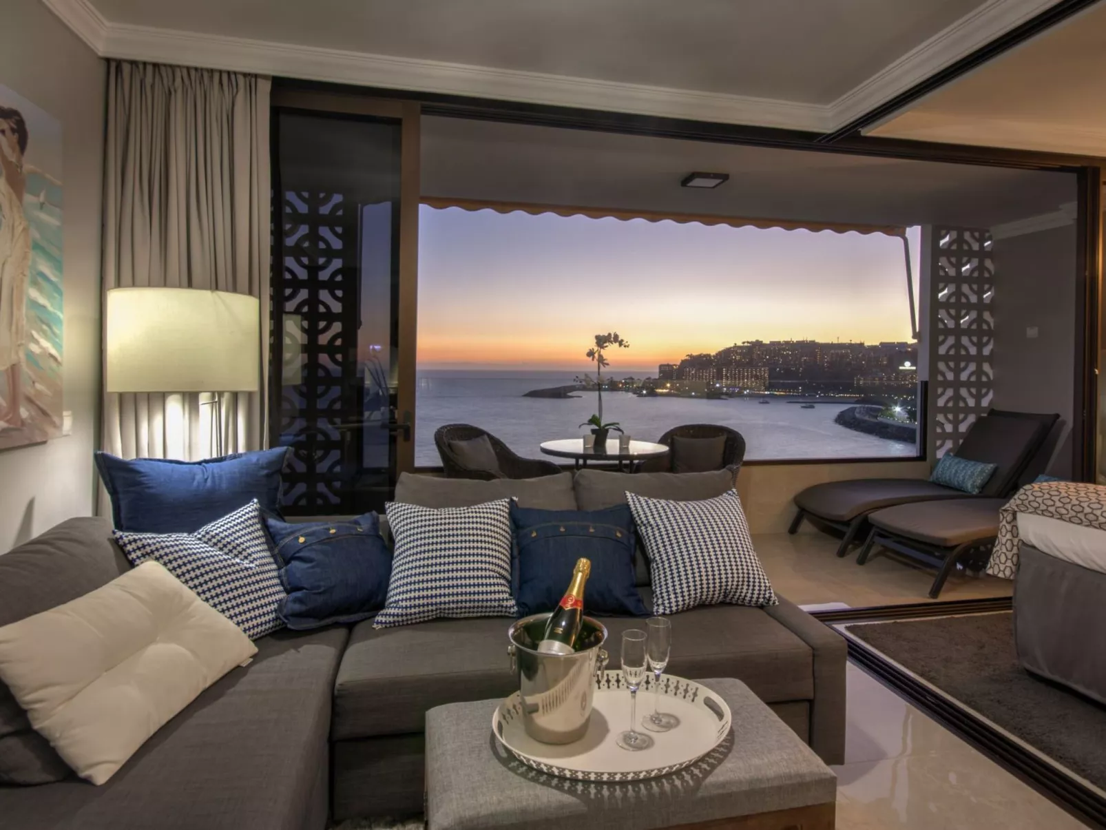 Luxus, Eleganz und Sonnenuntergänge am Strand