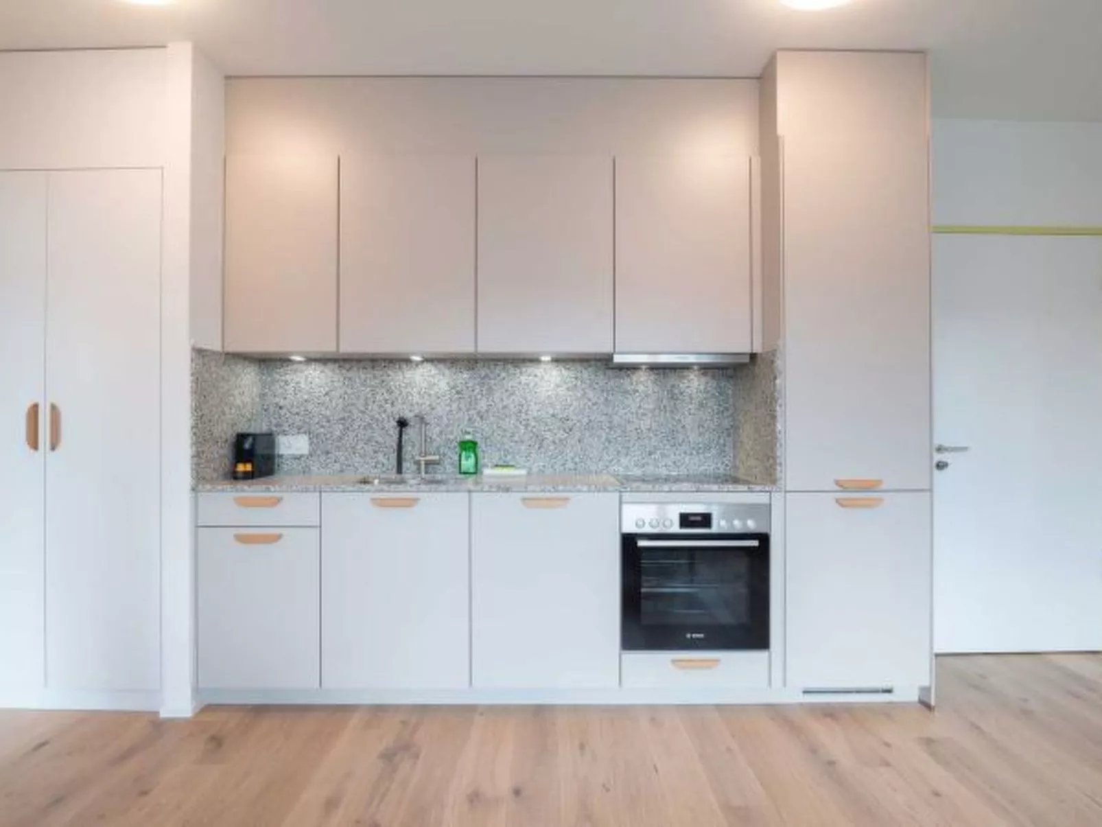 ZH Yellow 5 - Letzigrund HITrental Apartment