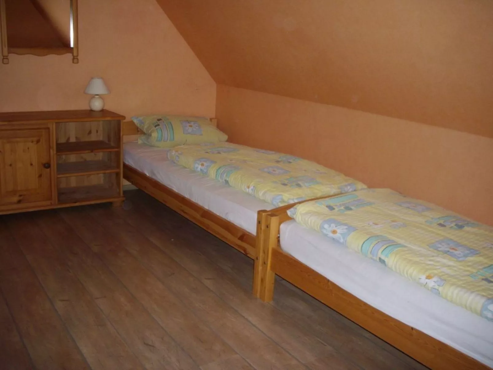 Wohnung in einem reetgedeckten Friesenhaus aus dem Jahr 1860