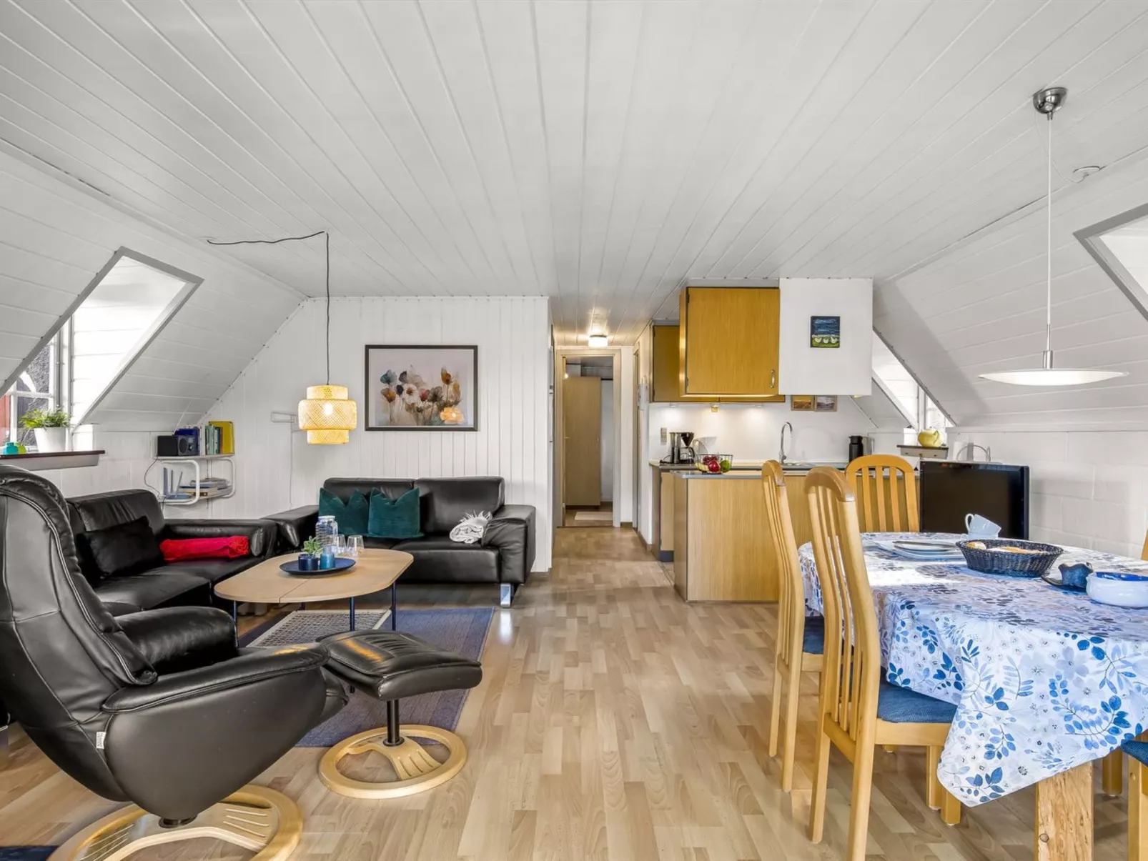 "Evelyn" - 2.8km from the sea