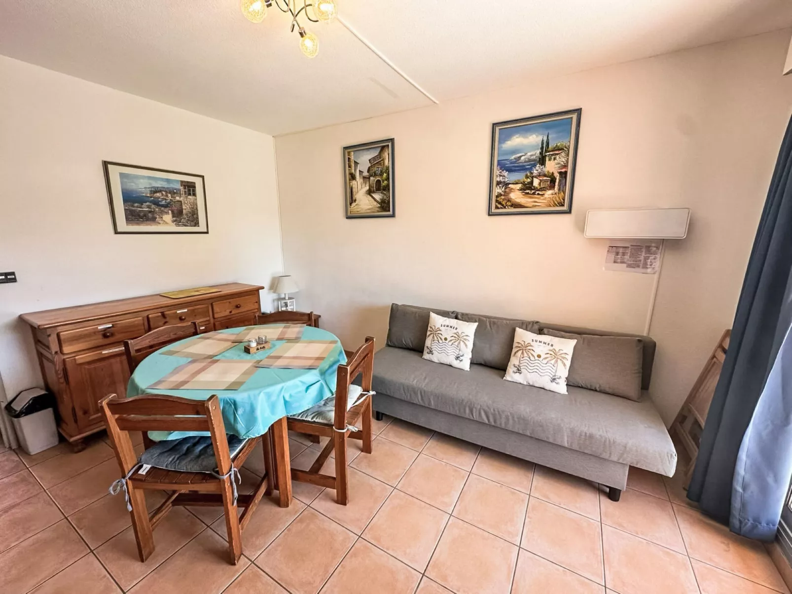 L'Amirauté - Binnen