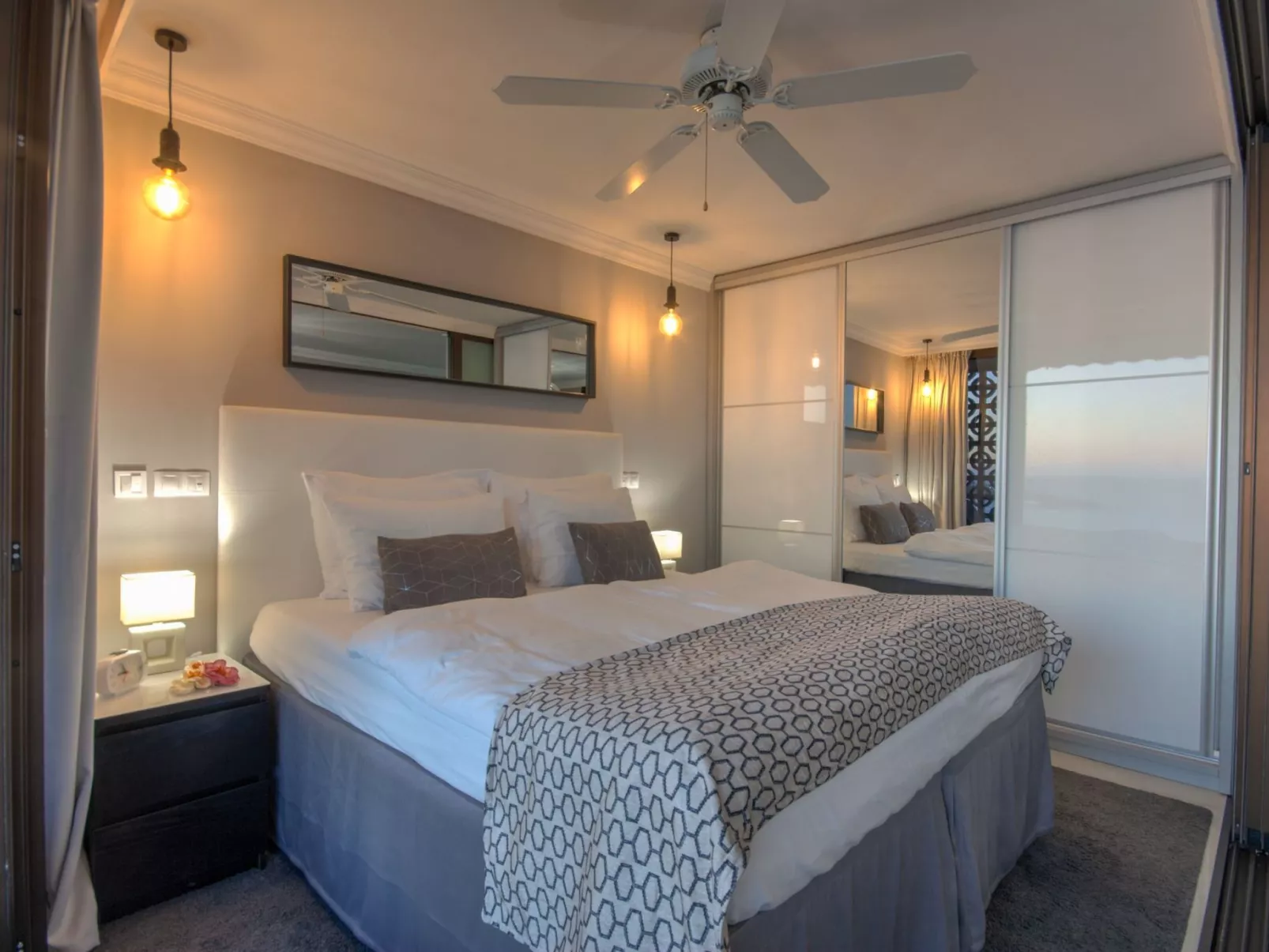 Luxus, Eleganz und Sonnenuntergänge am Strand