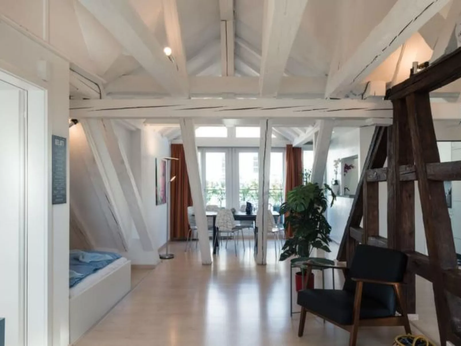 LU Sun IV - Chapel Bridge HITrental Apartment