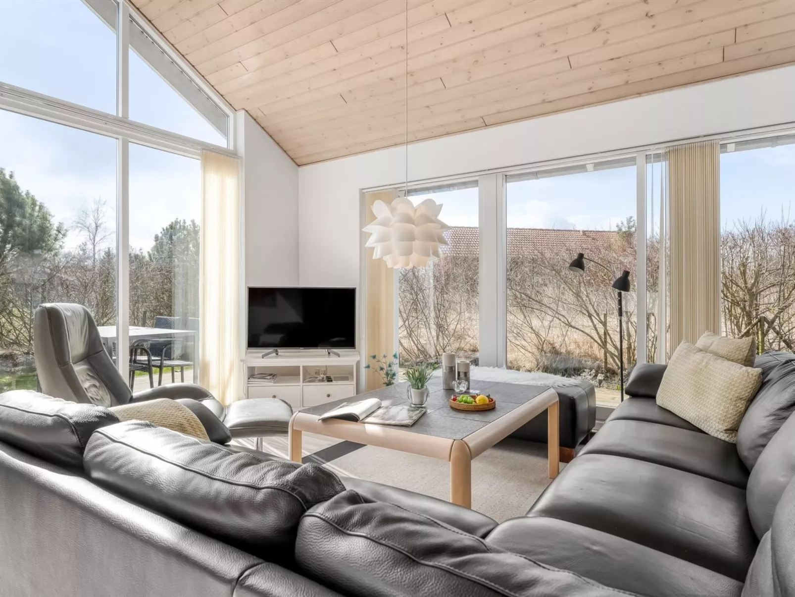 "Safina" - 1km from the sea - Binnen