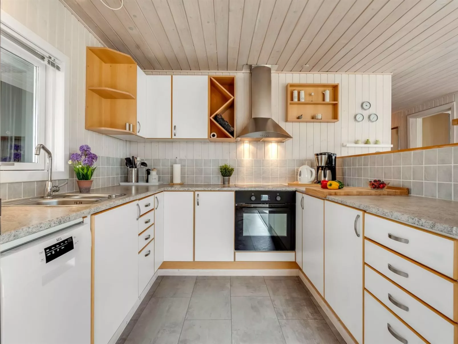 "Danail" - 250m from the sea - Binnen