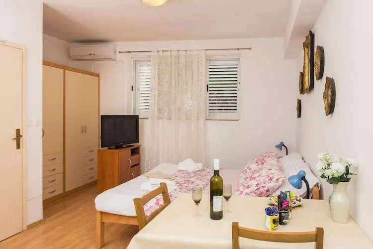 Apartment Stella Polaris - Studio Apartment A2 - Eetkamer