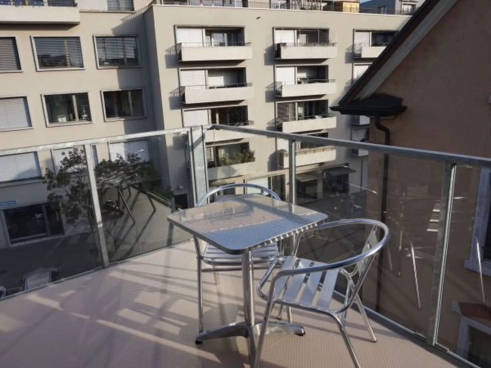 ZH Jaguar III - Altstetten HITrental Apartment - Buiten