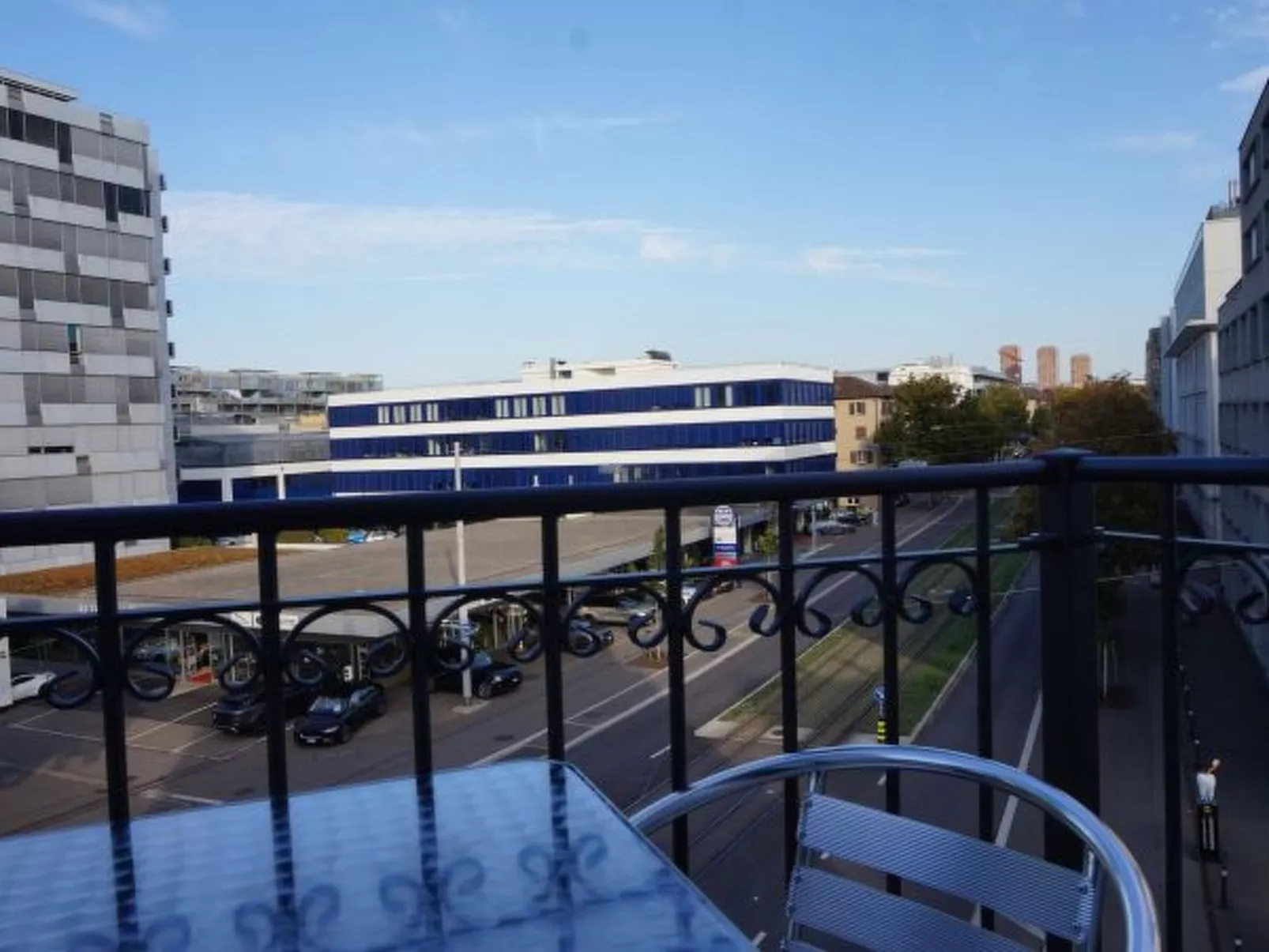 ZH Tiger I - Altstetten HITrental Apartment - Buiten