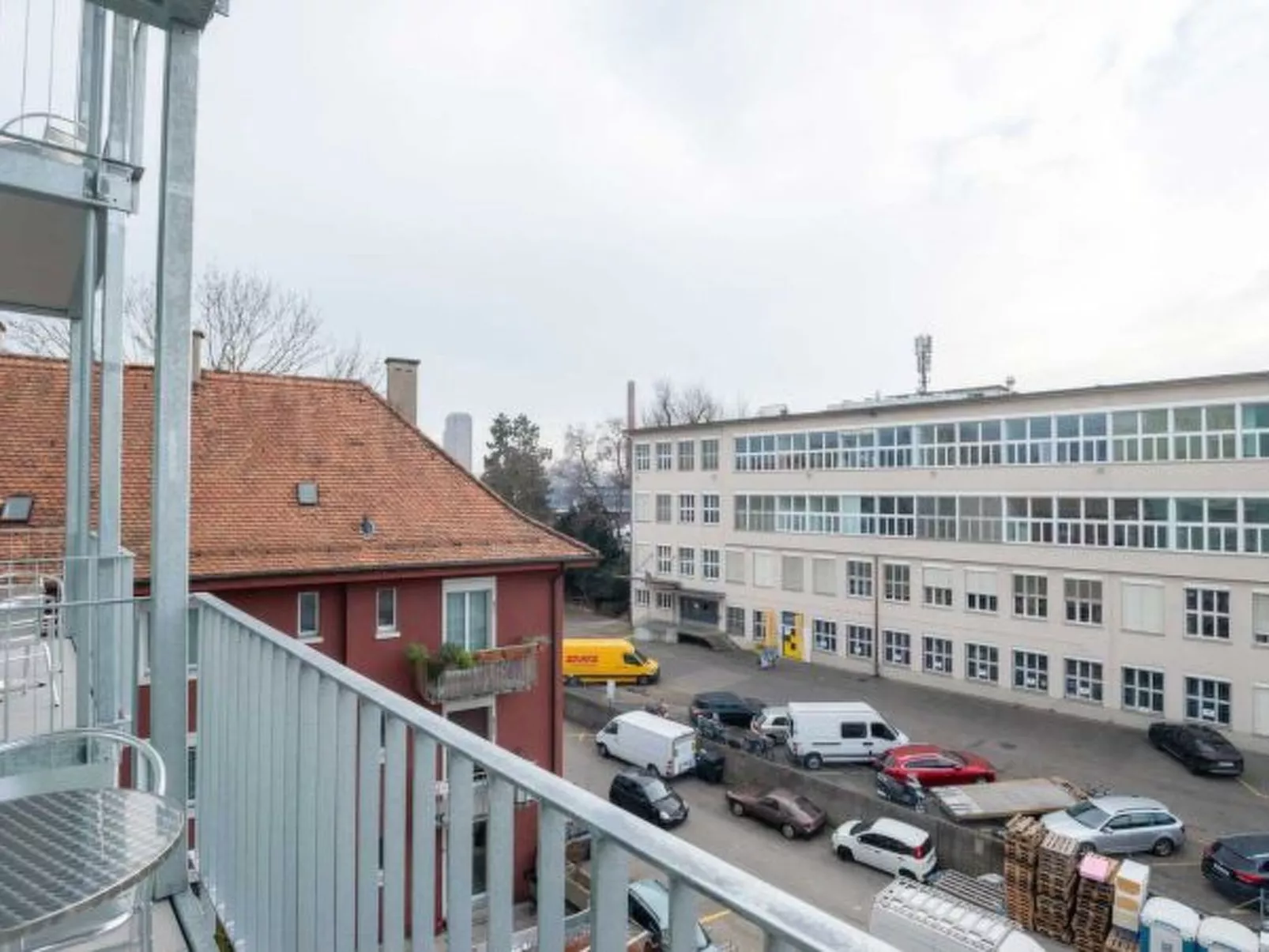 ZH Yellow 4- Letzigrund HITrental Apartment - Buiten