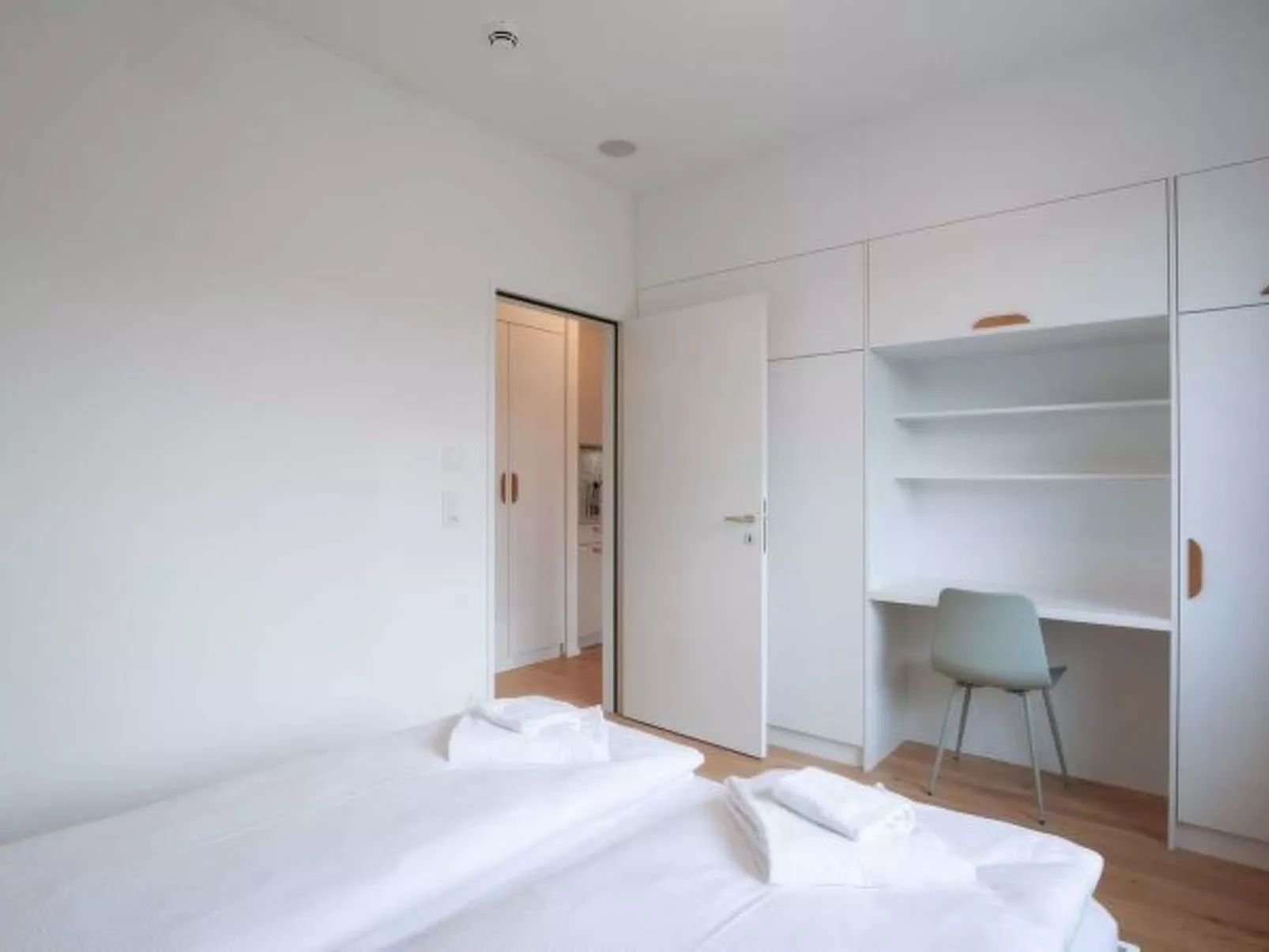 ZH Yellow 3 - Letzigrund HITrental Apartment - Binnen